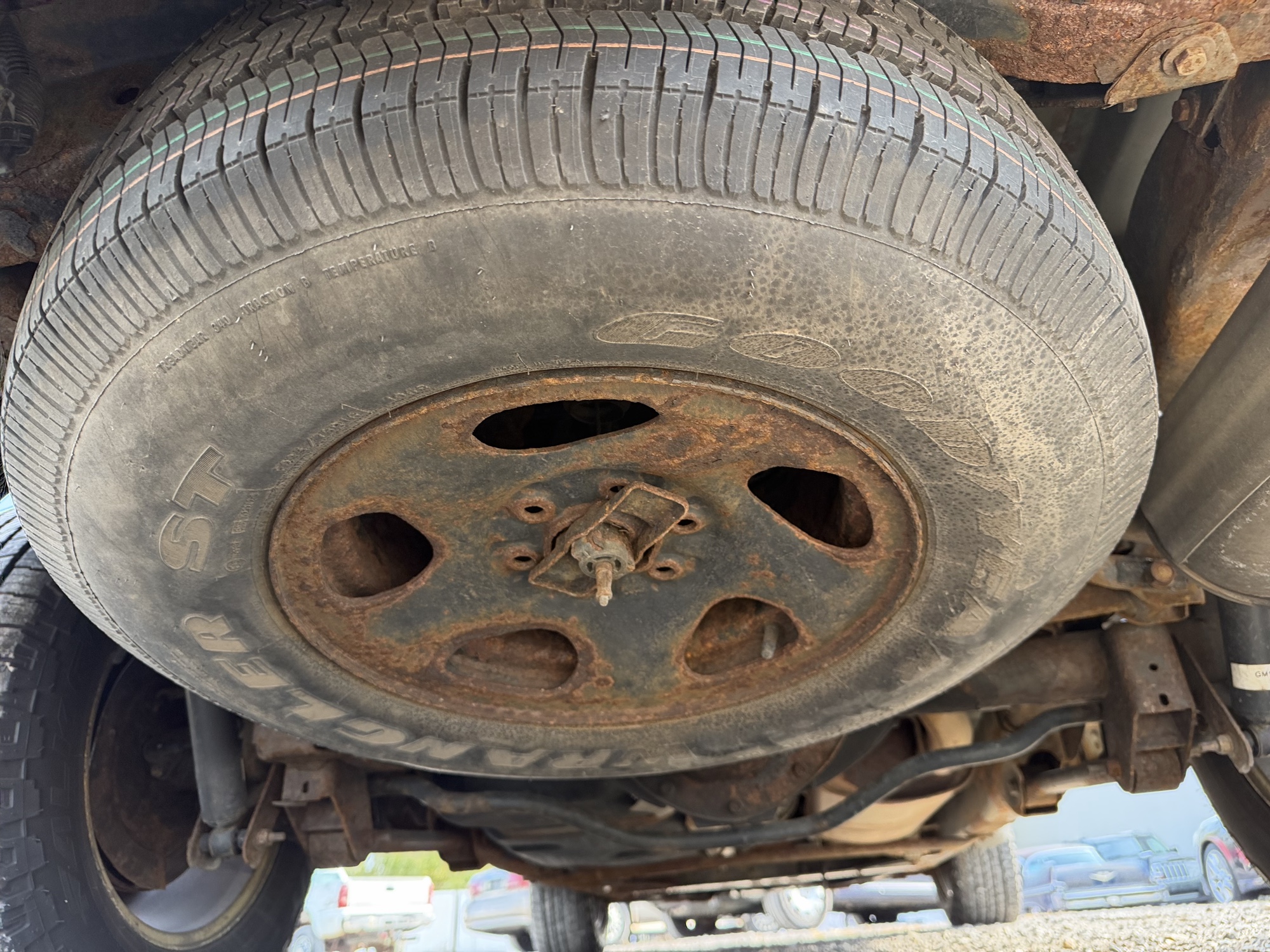 2006 chevrolet trailblazer ls-4wd with 231301 miles for sale near Elk River, Minnesota 106912_27_spare_tire.jpg