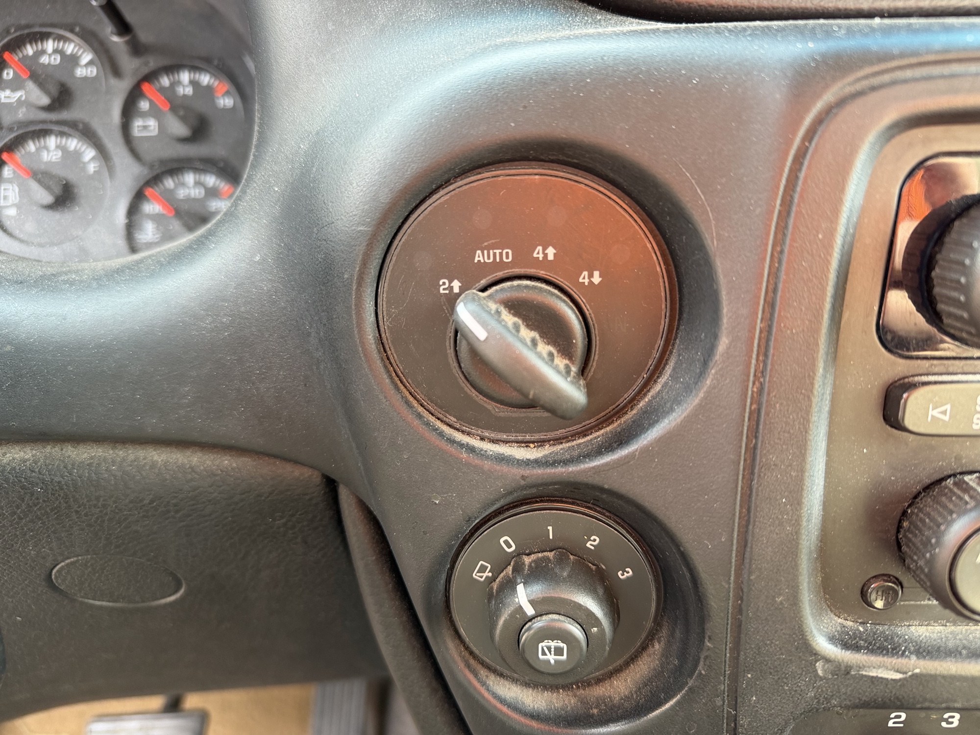 2006 chevrolet trailblazer ls-4wd with 231301 miles for sale near Elk River, Minnesota 106912_38_4x4_switch.jpg