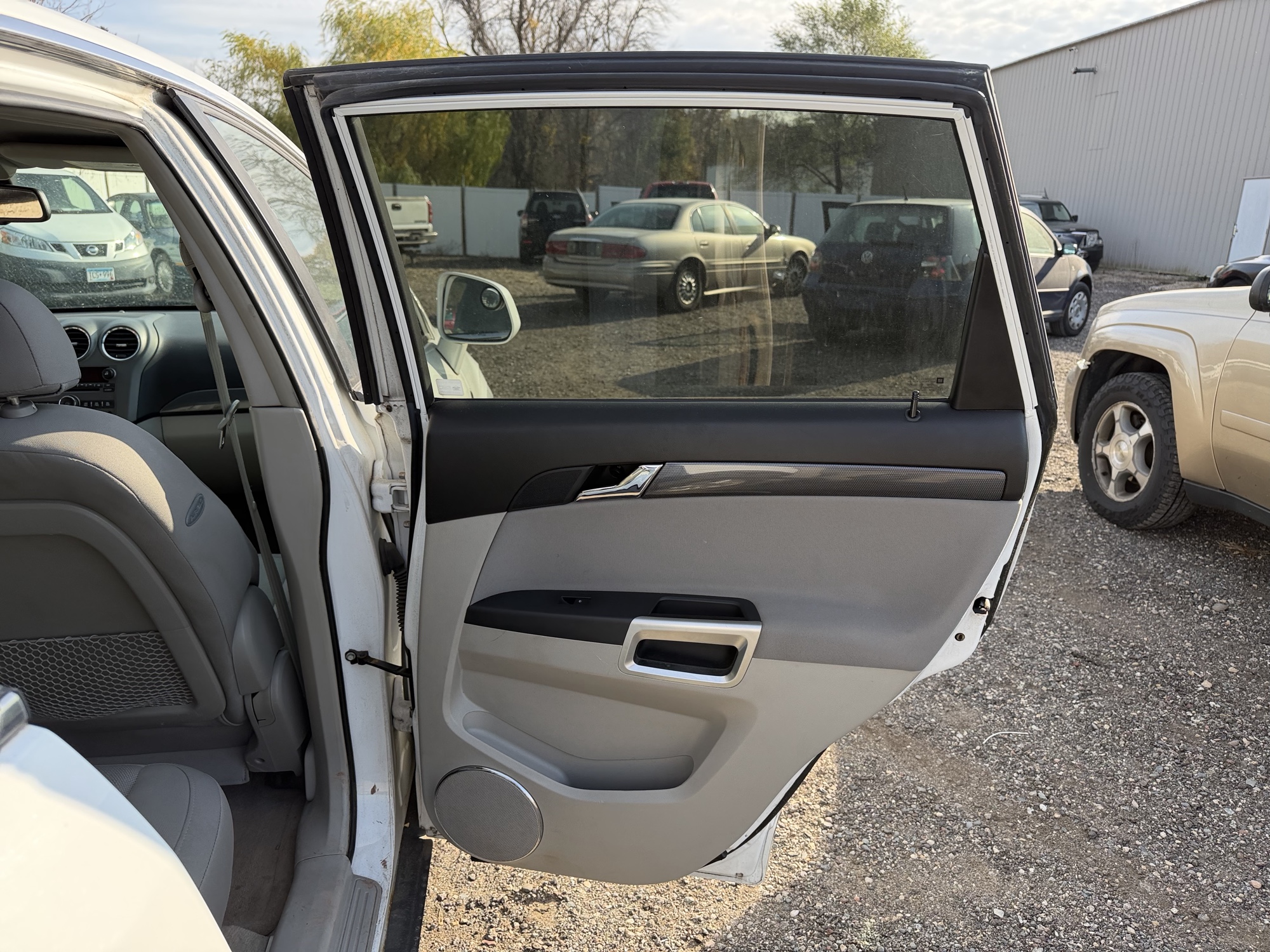 2008 saturn vue fwd with 222898 miles for sale near Elk River, Minnesota 106913_30_pass_rear_door_panel.jpg