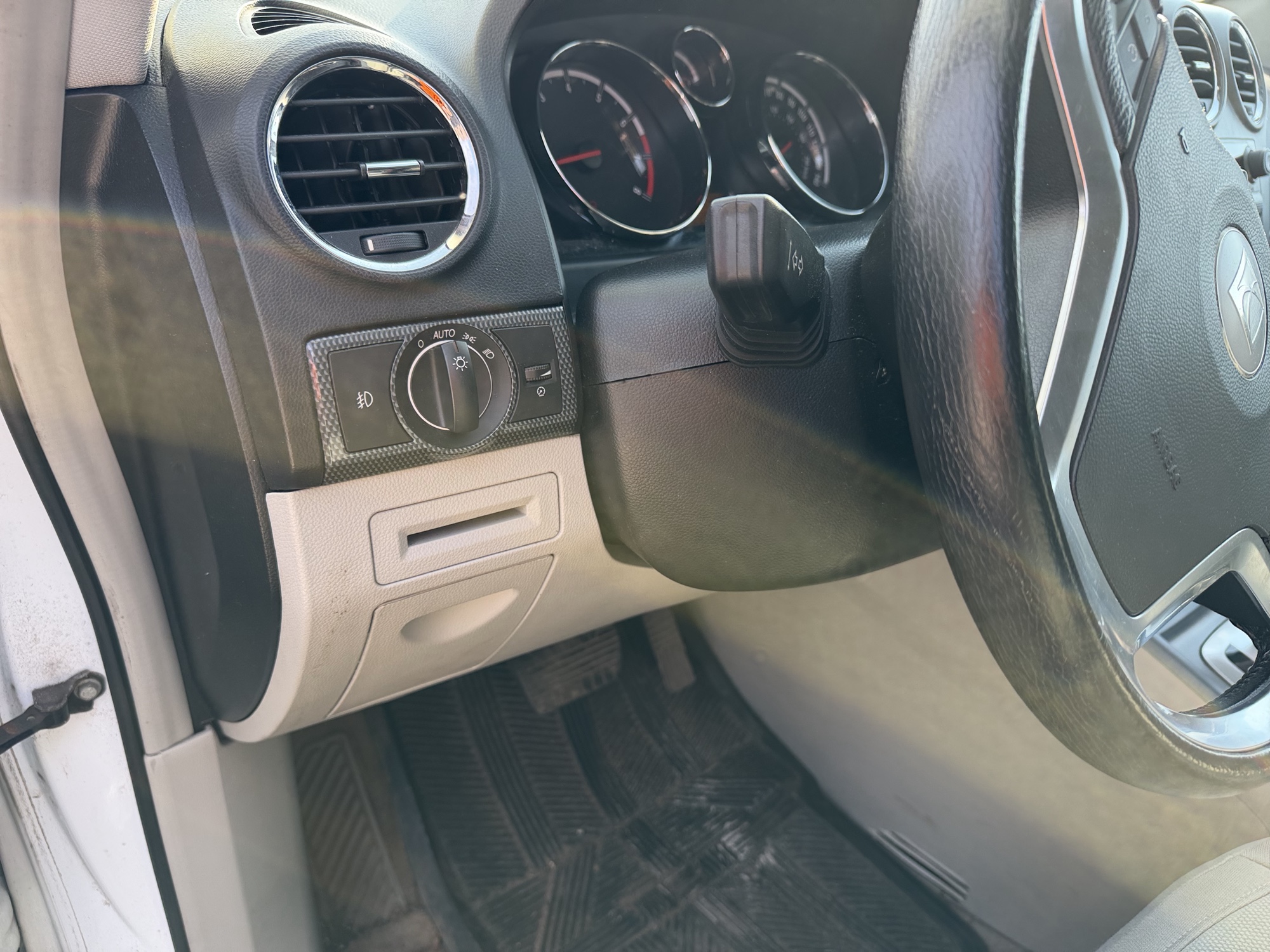 2008 saturn vue fwd with 222898 miles for sale near Elk River, Minnesota 106913_37_left_of_steering_wheel.jpg
