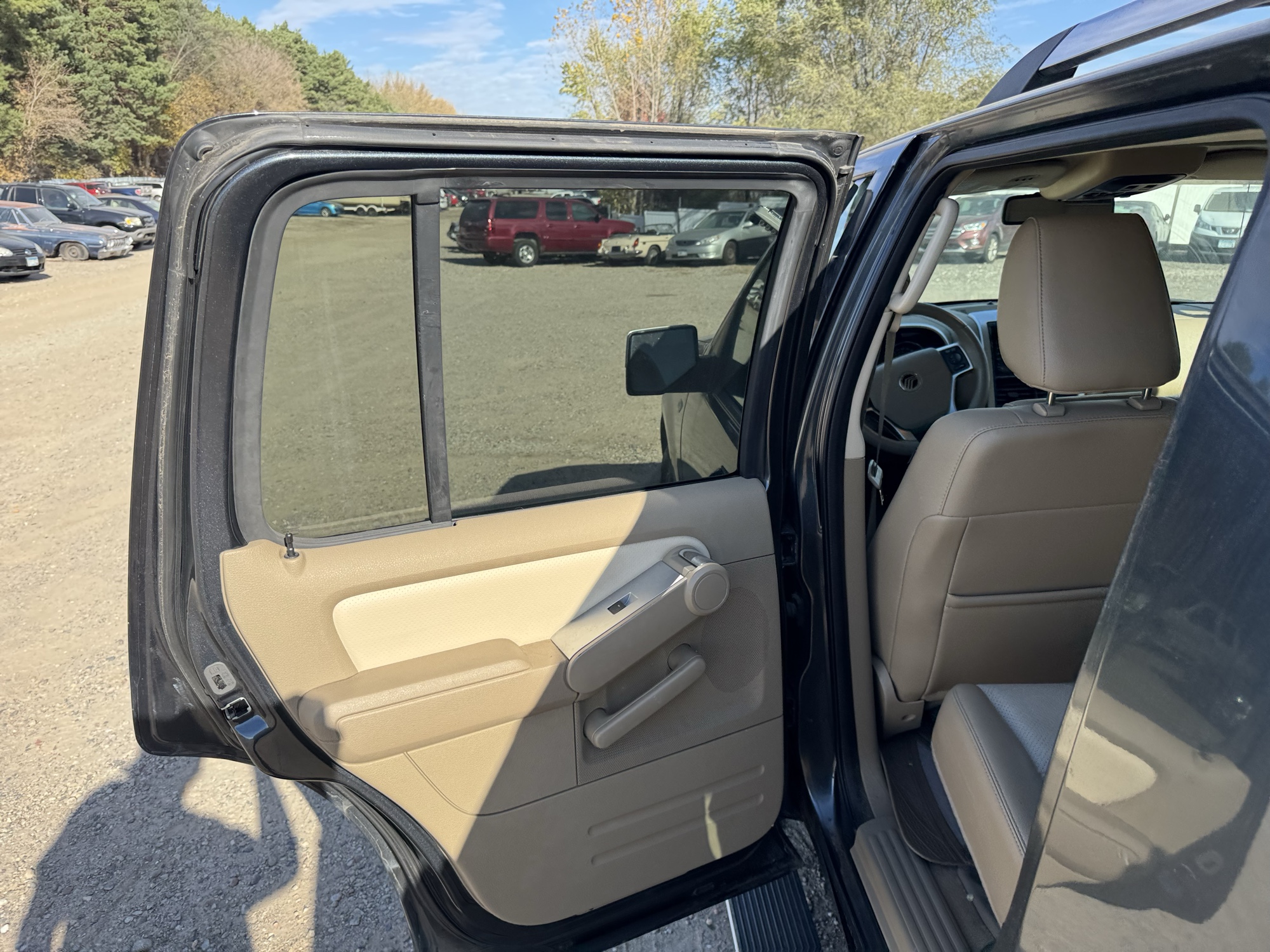 2010 mercury mountaineer premier-4.0l-awd with 95037 miles for sale near Elk River, Minnesota 106914_25_drv_rear_door_panel.jpg