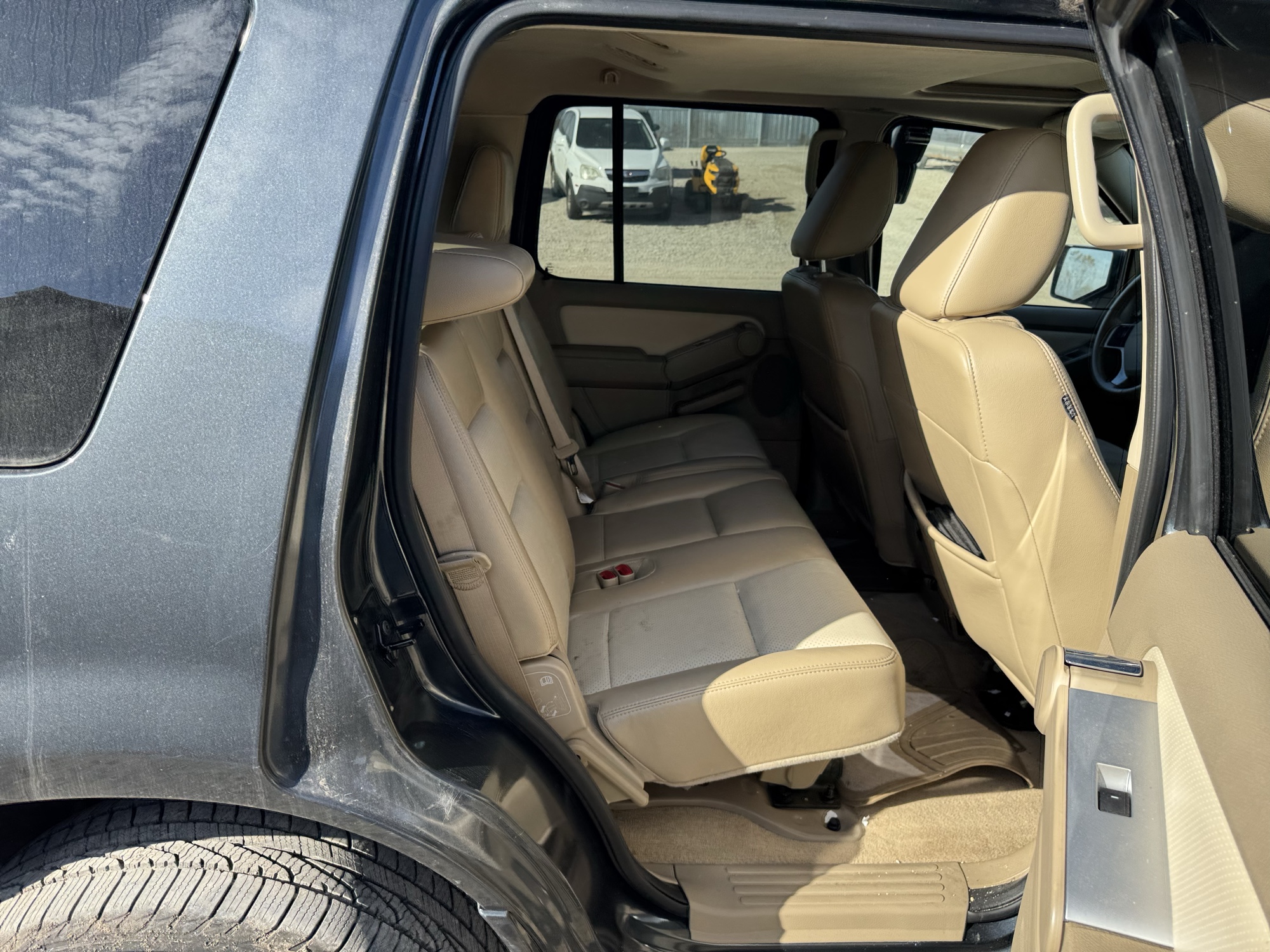 2010 mercury mountaineer premier-4.0l-awd with 95037 miles for sale near Elk River, Minnesota 106914_28_pass_rear_seat.jpg