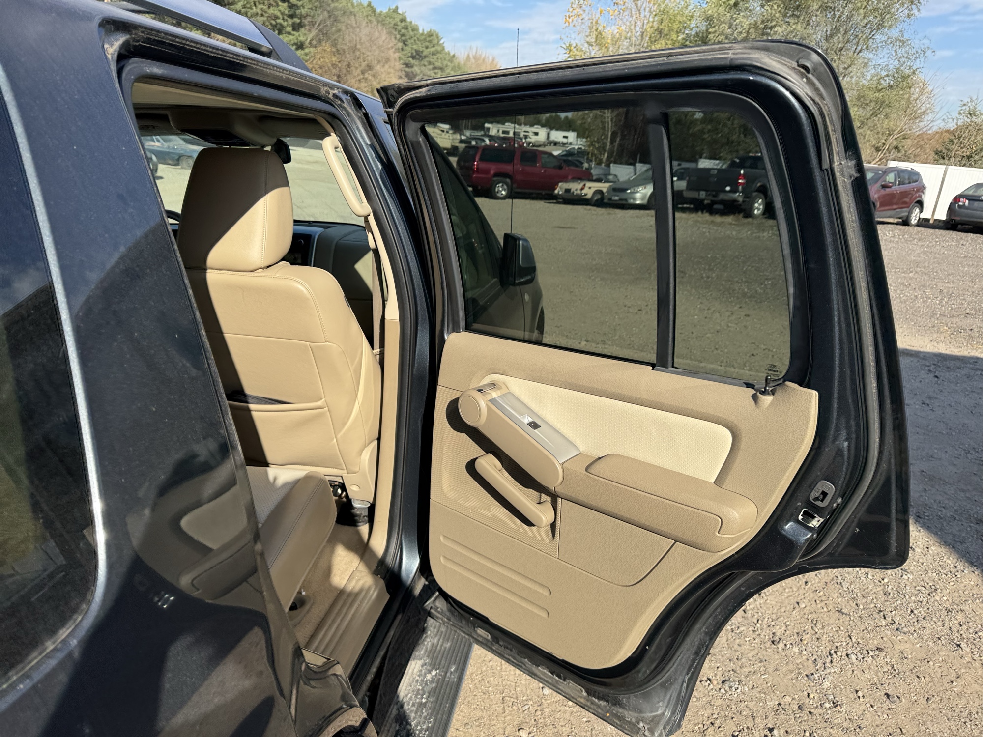 2010 mercury mountaineer premier-4.0l-awd with 95037 miles for sale near Elk River, Minnesota 106914_30_pass_rear_door_panel.jpg