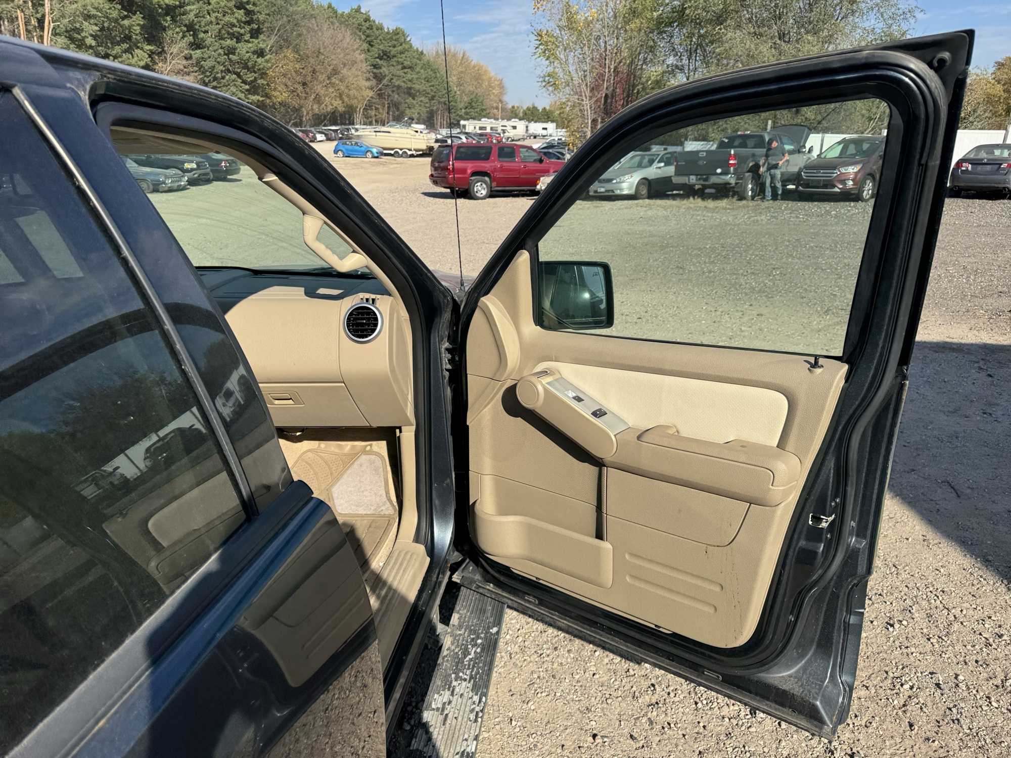 2010 mercury mountaineer premier-4.0l-awd with 95037 miles for sale near Elk River, Minnesota 106914_32_passenger_door_panel.jpg