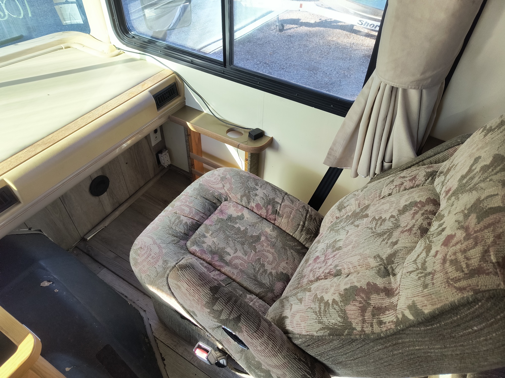 2000 ford mh-stripped-chassis - with 43137 miles for sale near Elk River, Minnesota 106915_31_passenger_seat.jpg