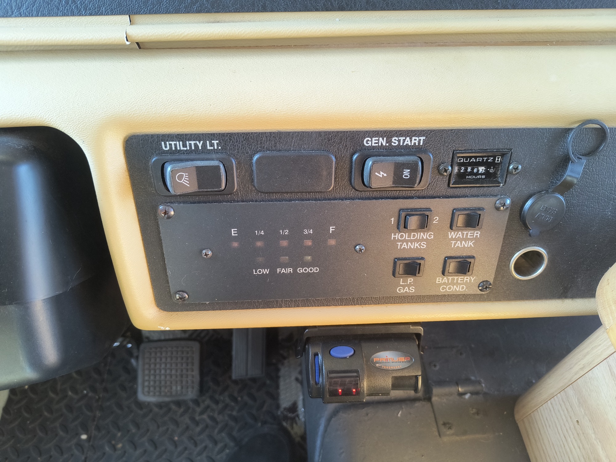 2000 ford mh-stripped-chassis - with 43137 miles for sale near Elk River, Minnesota 106915_42_heated_seat_switches.jpg