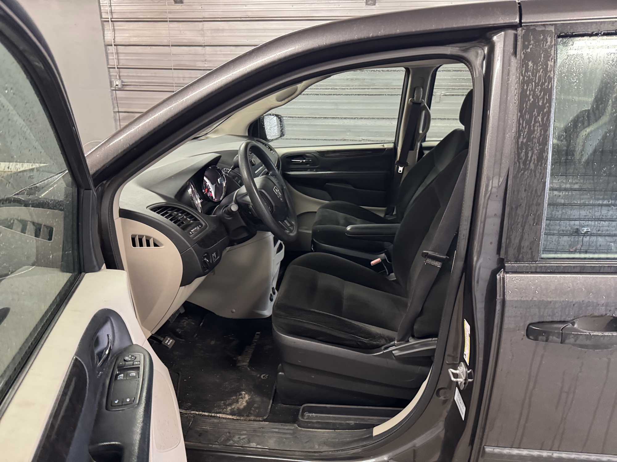 2015 dodge grand-caravan se with 190329 miles for sale near Elk River, Minnesota 106916_22_driver_seat.jpg