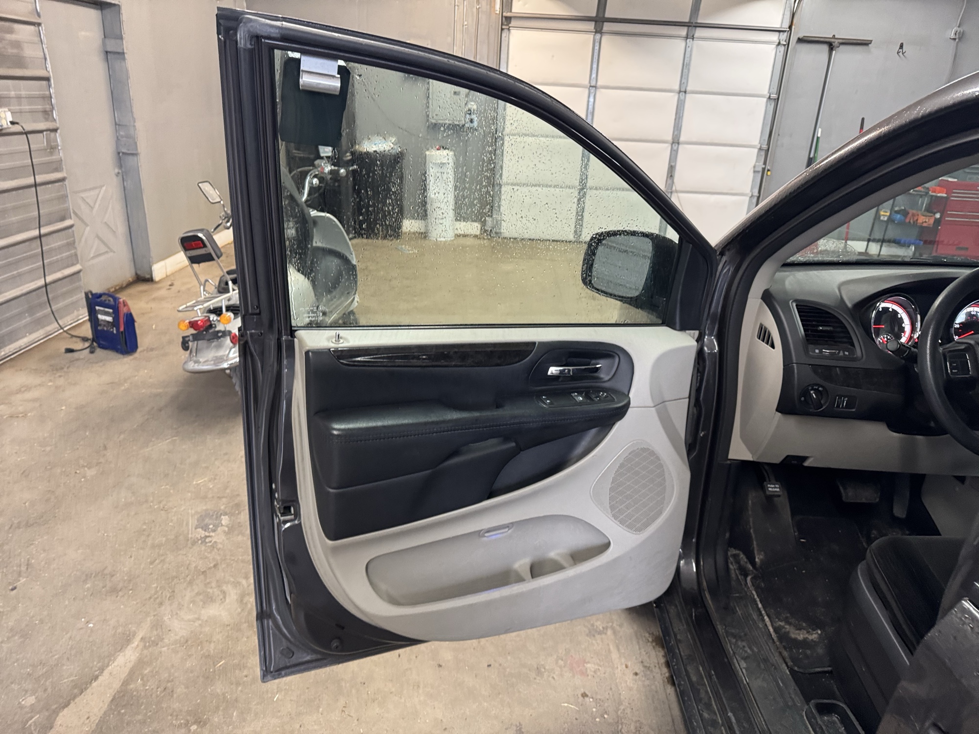 2015 dodge grand-caravan se with 190329 miles for sale near Elk River, Minnesota 106916_23_driver_door_panel.jpg