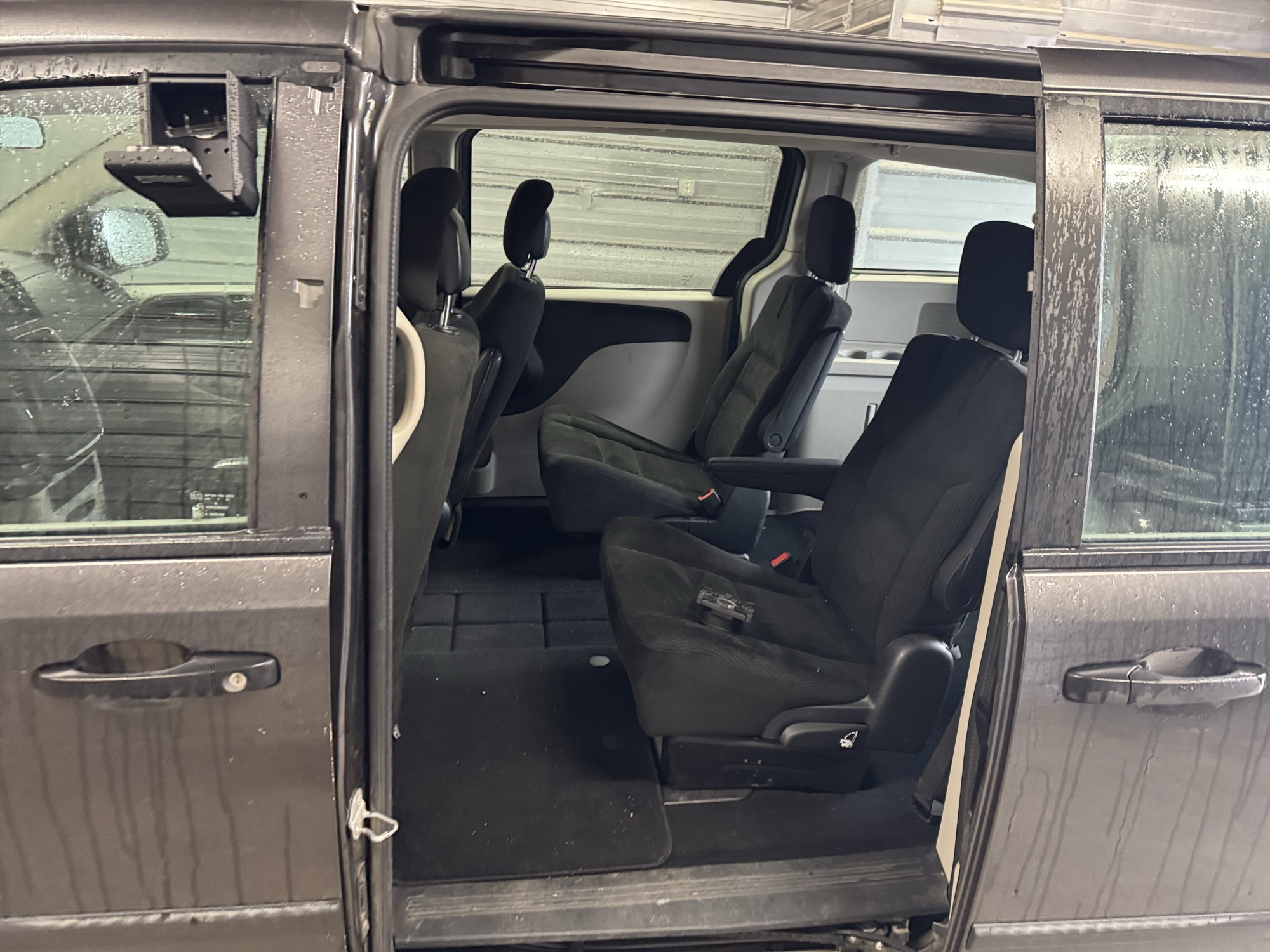 2015 dodge grand-caravan se with 190329 miles for sale near Elk River, Minnesota 106916_24_drv_rear_seat.jpg