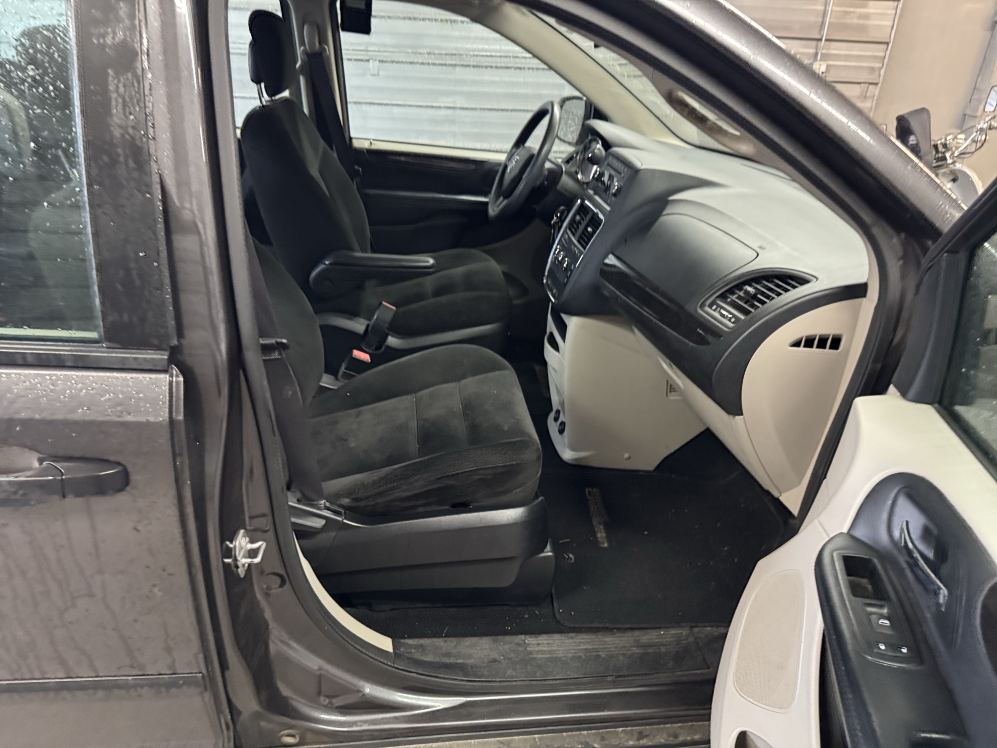 2015 dodge grand-caravan se with 190329 miles for sale near Elk River, Minnesota 106916_31_passenger_seat.jpg