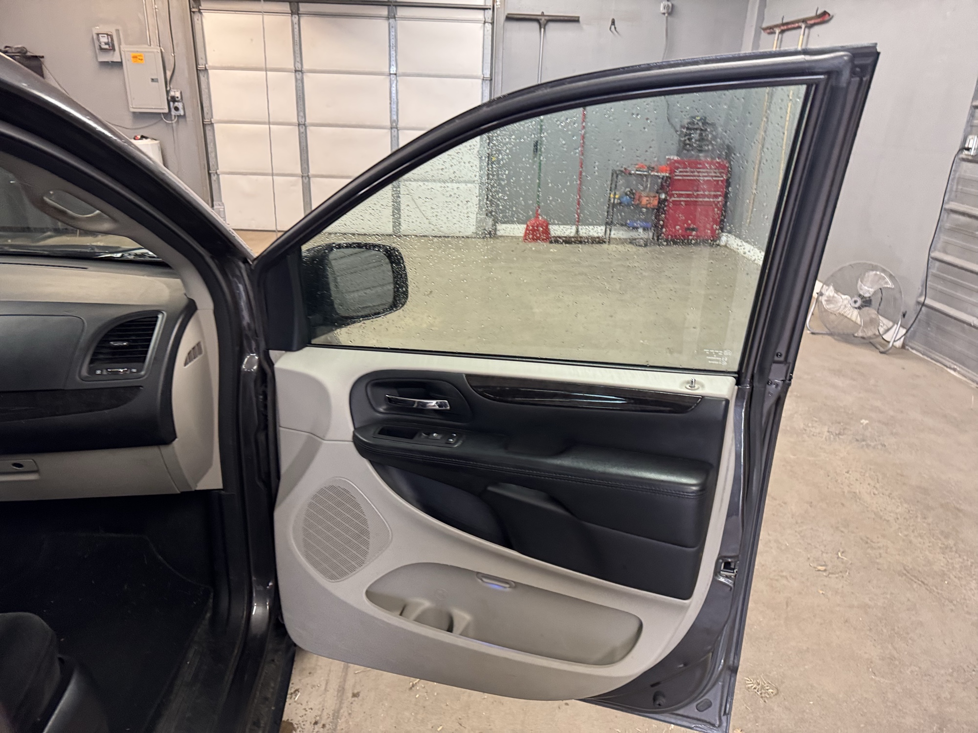 2015 dodge grand-caravan se with 190329 miles for sale near Elk River, Minnesota 106916_32_passenger_door_panel.jpg