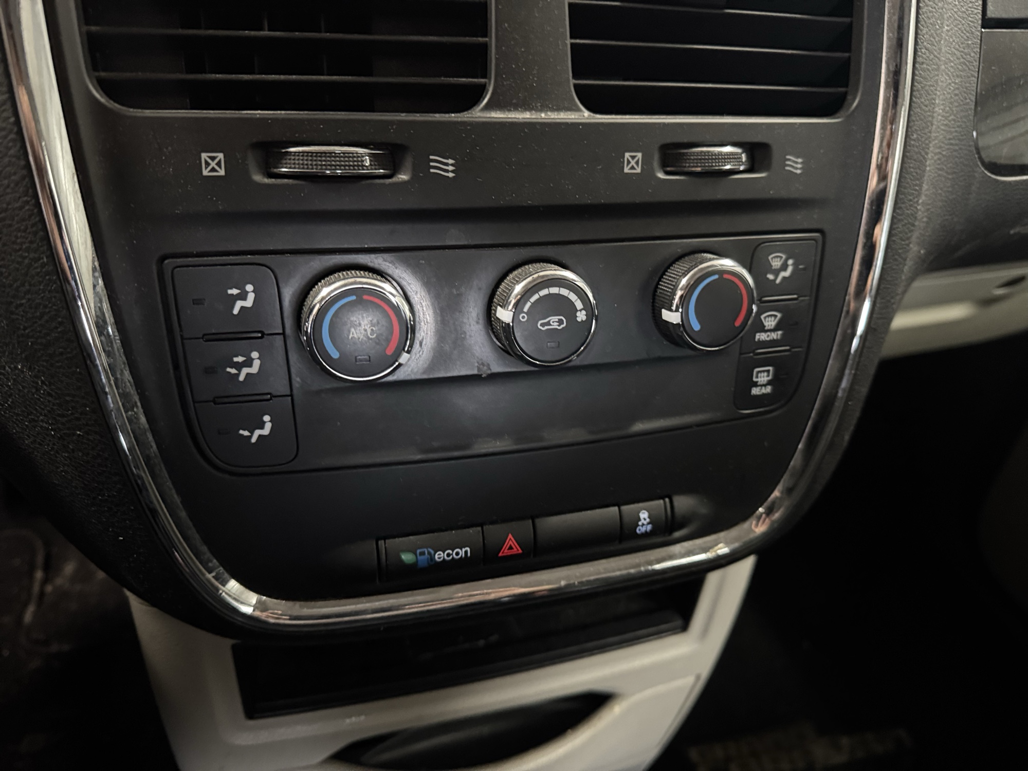 2015 dodge grand-caravan se with 190329 miles for sale near Elk River, Minnesota 106916_40_climate_control.jpg