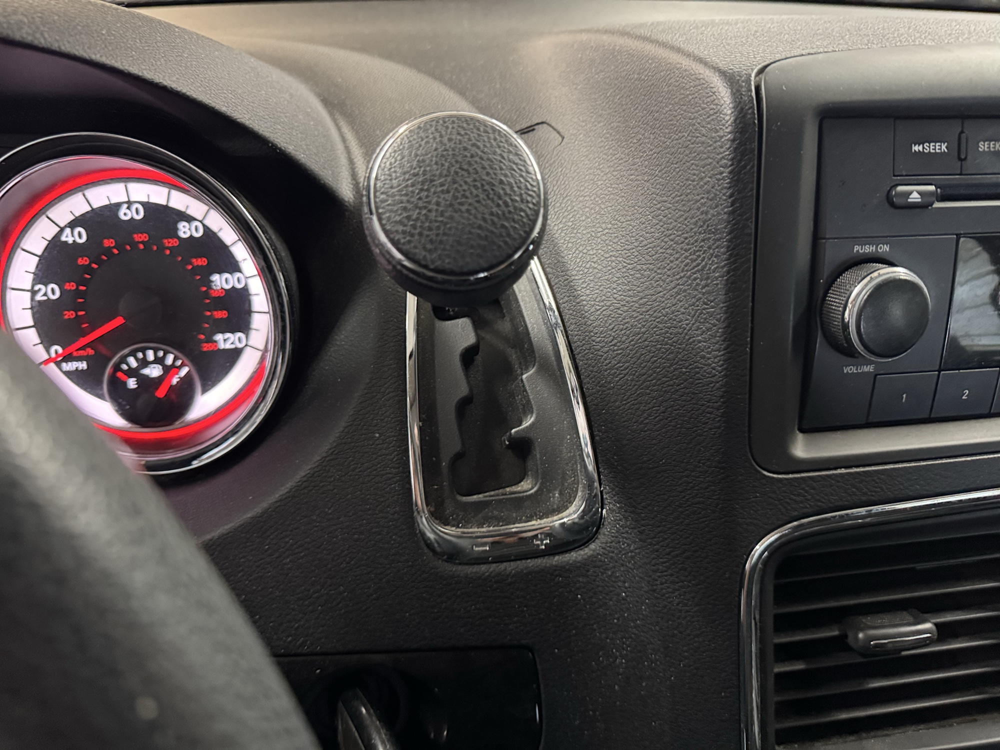 2015 dodge grand-caravan se with 190329 miles for sale near Elk River, Minnesota 106916_41_shifter.jpg