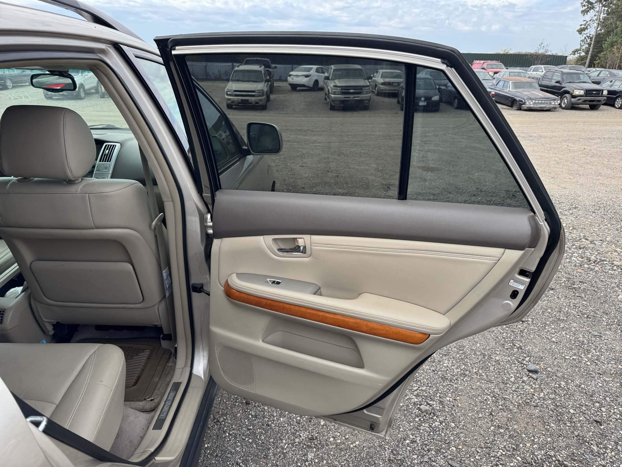2004 lexus rx-330 4wd with 211578 miles for sale near Elk River, Minnesota 106917_30_pass_rear_door_panel.jpg