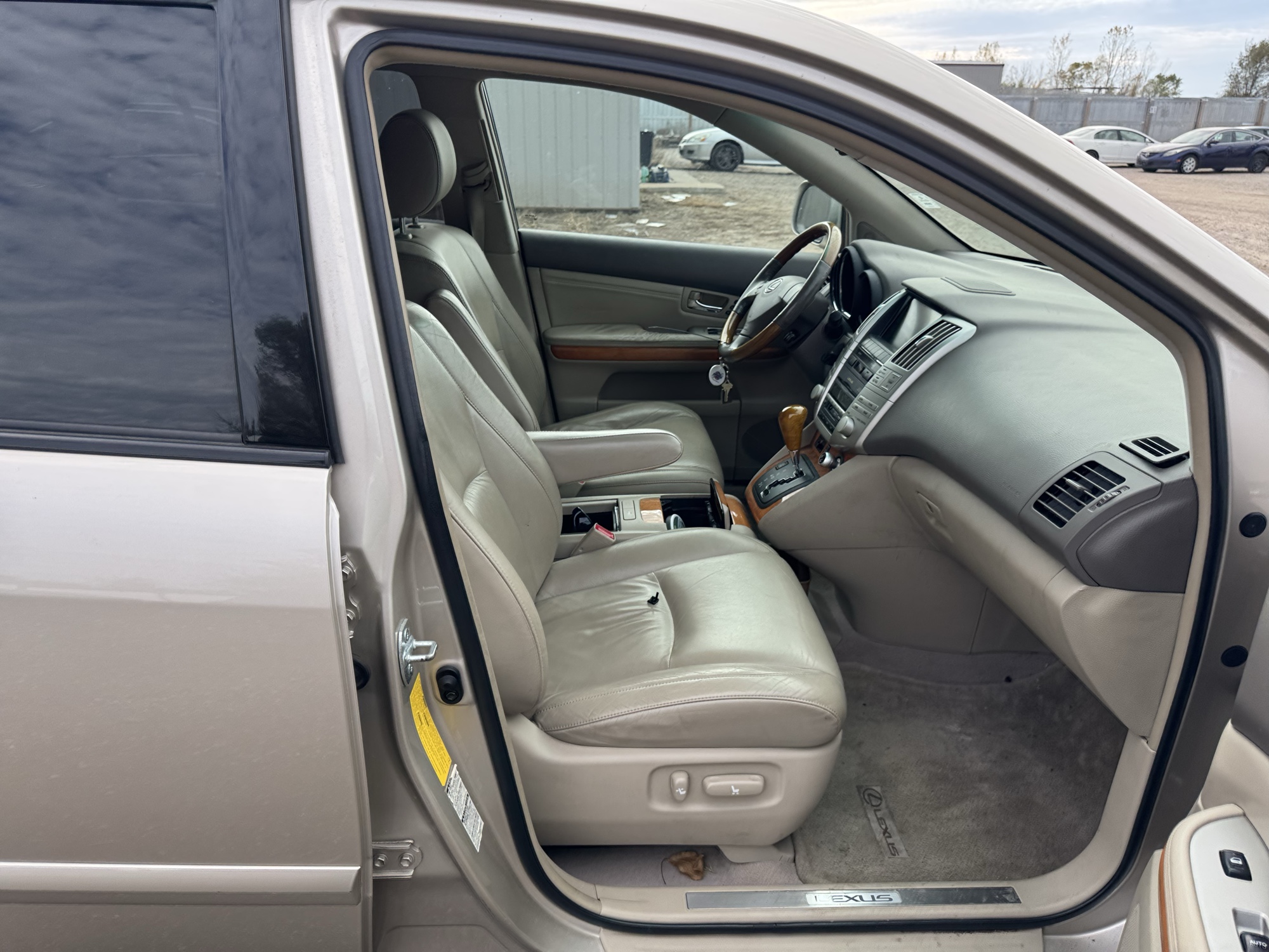 2004 lexus rx-330 4wd with 211578 miles for sale near Elk River, Minnesota 106917_31_passenger_seat.jpg