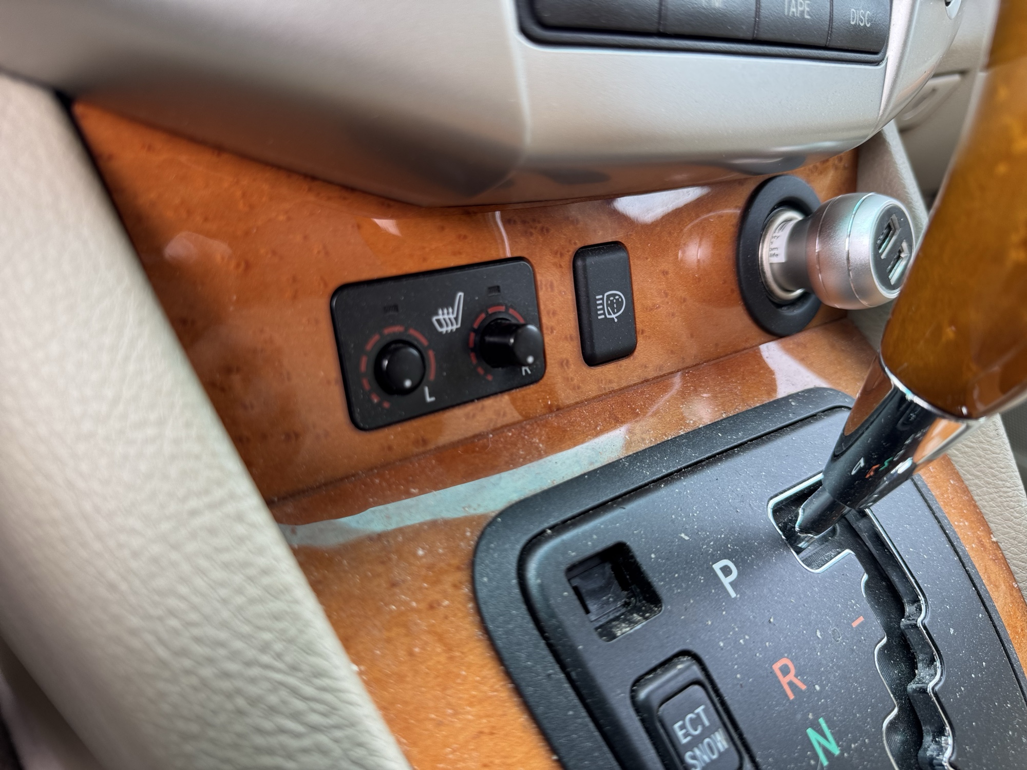 2004 lexus rx-330 4wd with 211578 miles for sale near Elk River, Minnesota 106917_42_heated_seat_switches.jpg