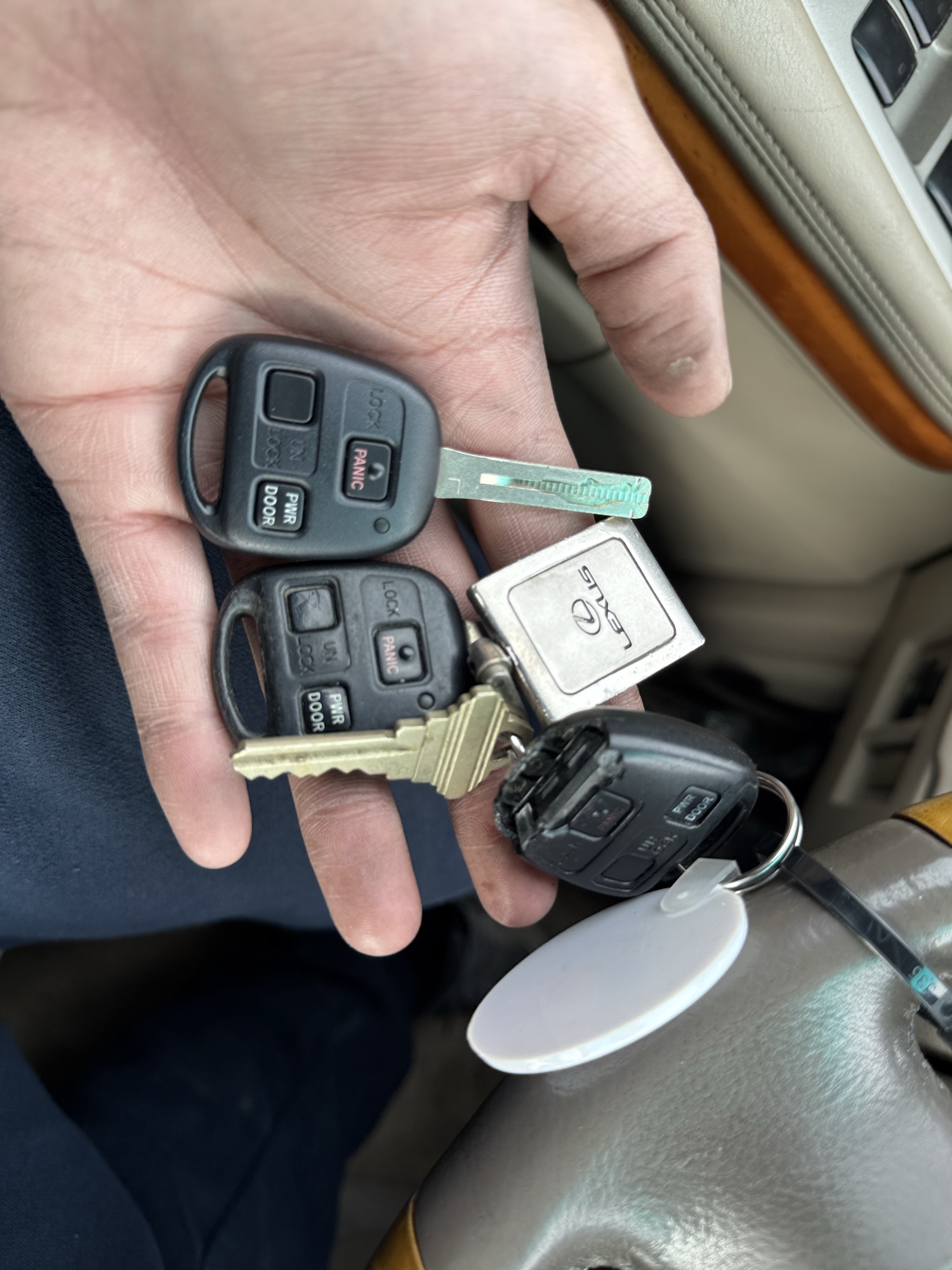 2004 lexus rx-330 4wd with 211578 miles for sale near Elk River, Minnesota 106917_51_keys.jpg