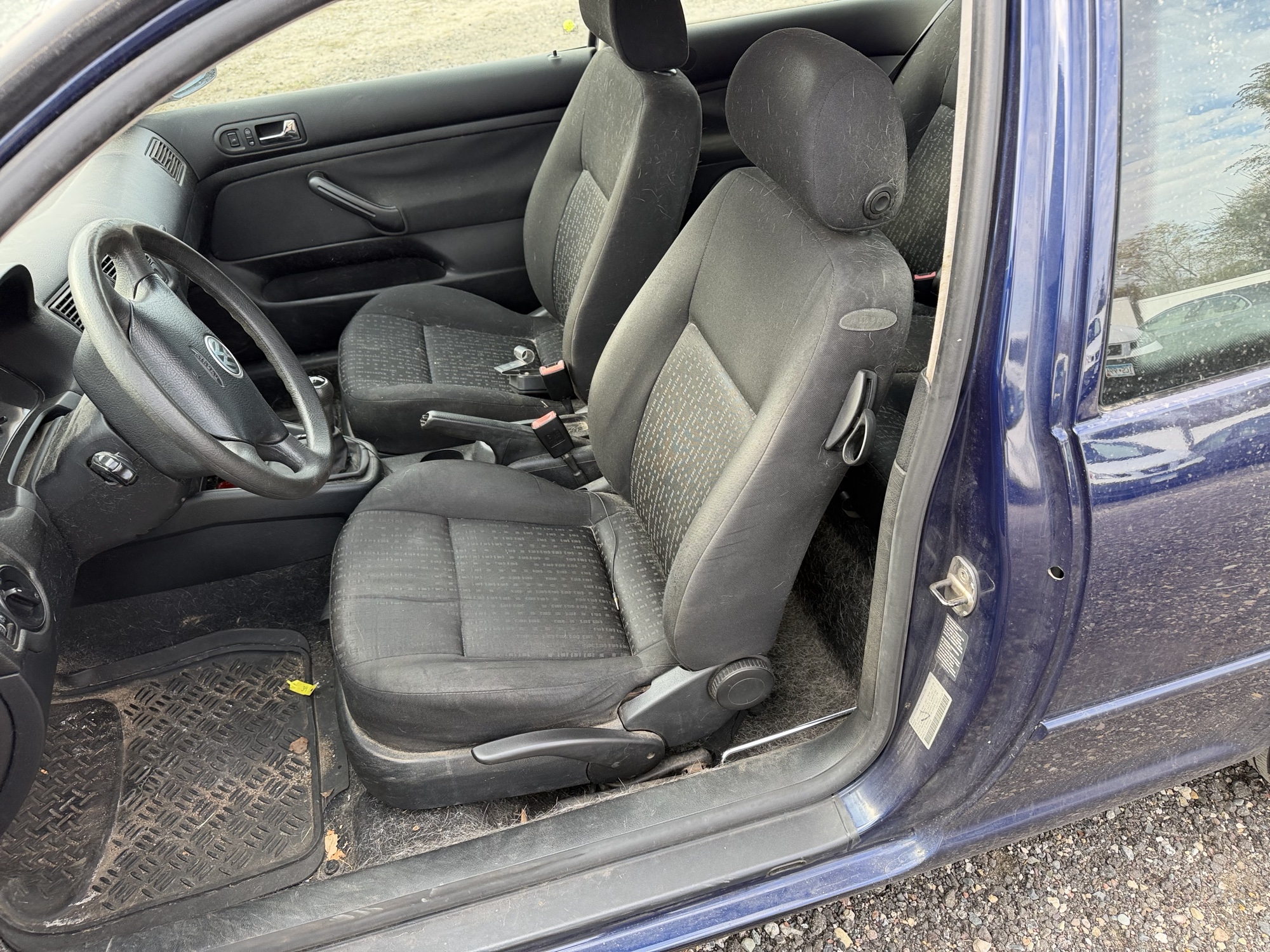 2004 volkswagen golf gl-2.0 with 222387 miles for sale near Elk River, Minnesota 106919_22_driver_seat.jpg