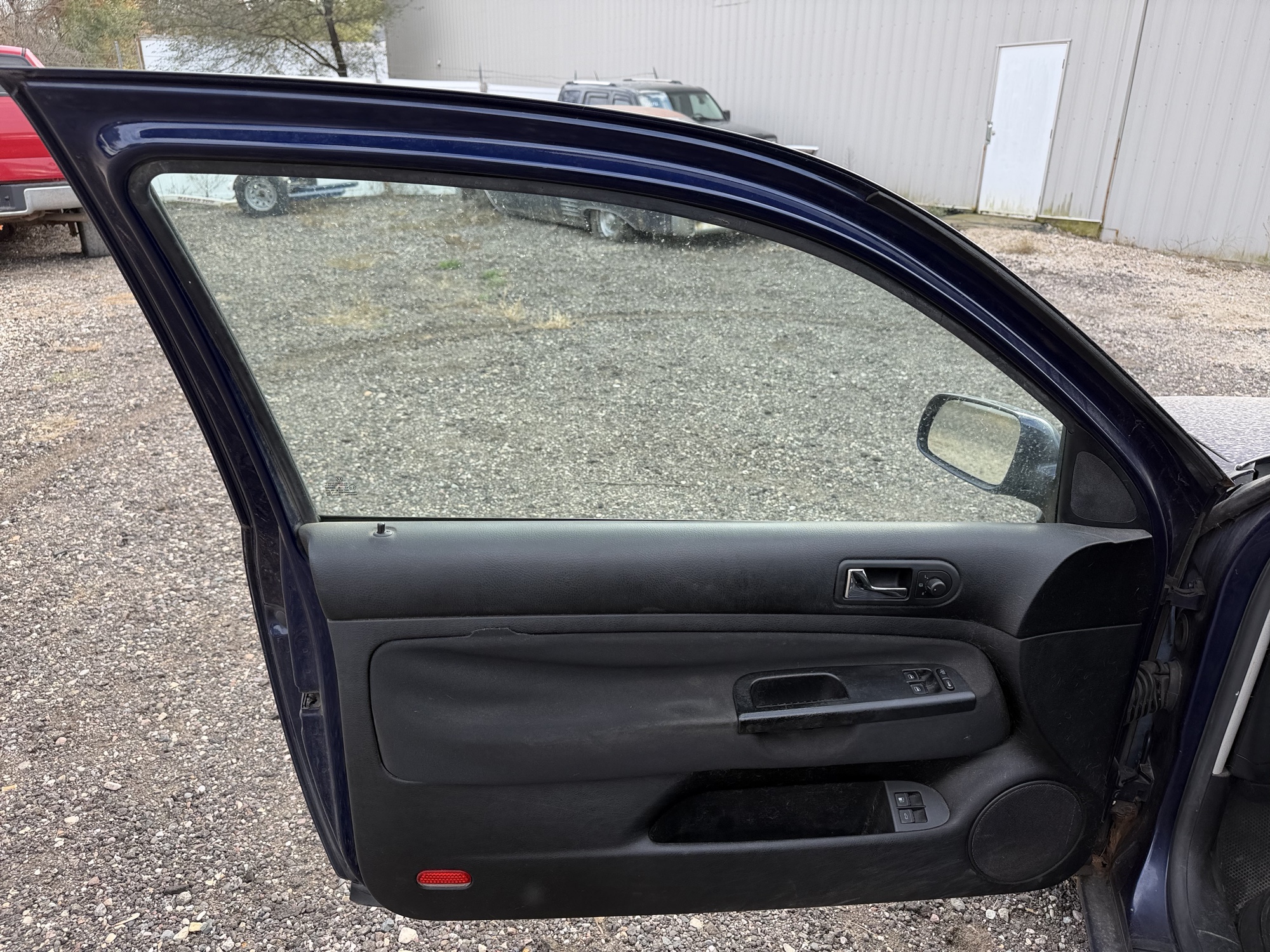 2004 volkswagen golf gl-2.0 with 222387 miles for sale near Elk River, Minnesota 106919_23_driver_door_panel.jpg