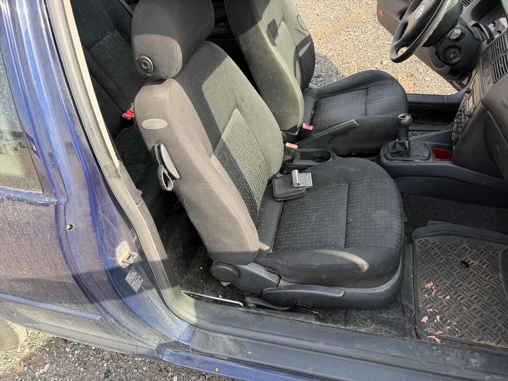 2004 volkswagen golf gl-2.0 with 222387 miles for sale near Elk River, Minnesota 106919_31_passenger_seat.jpg