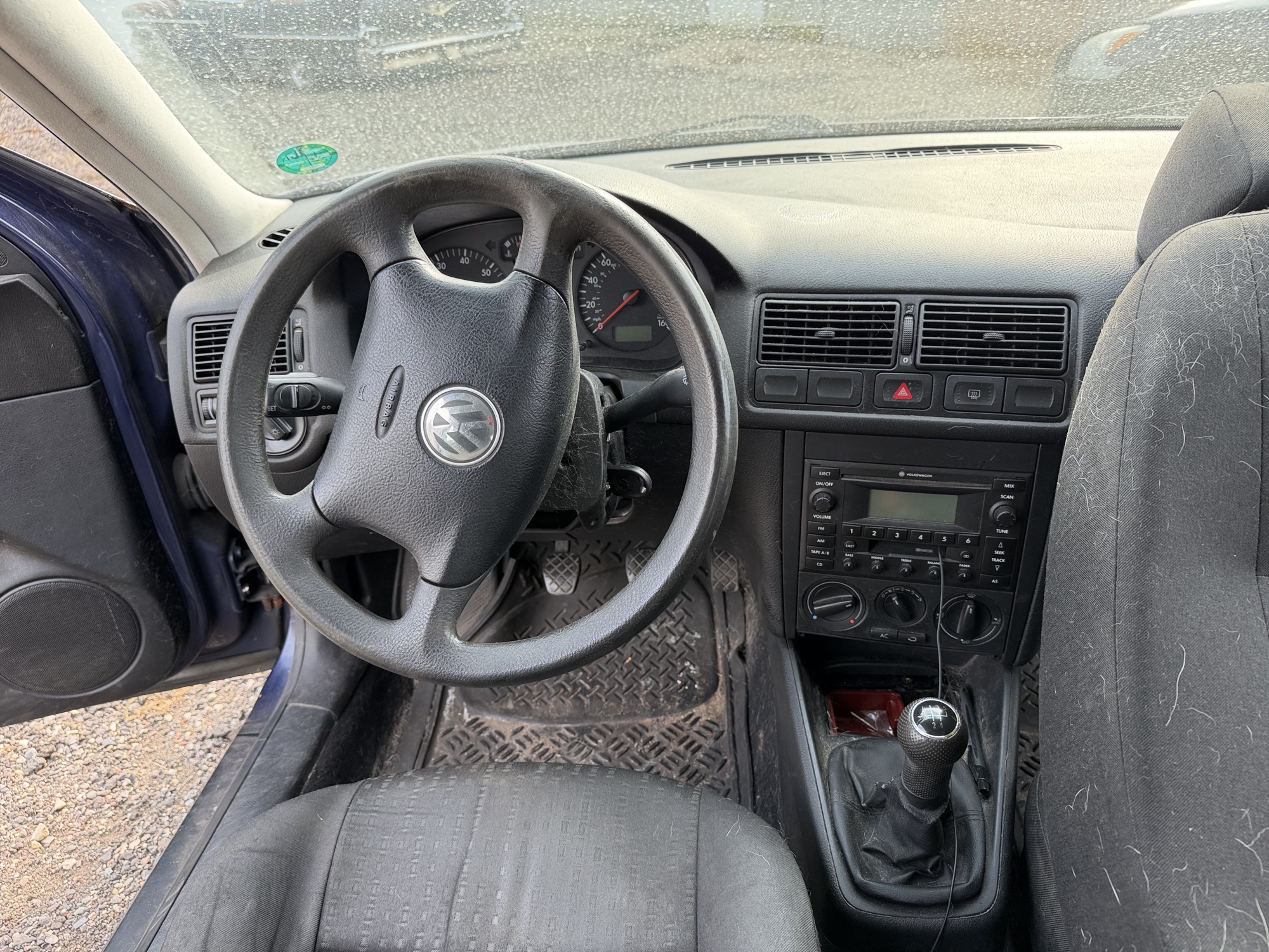 2004 volkswagen golf gl-2.0 with 222387 miles for sale near Elk River, Minnesota 106919_33_dash_from_driver.jpg