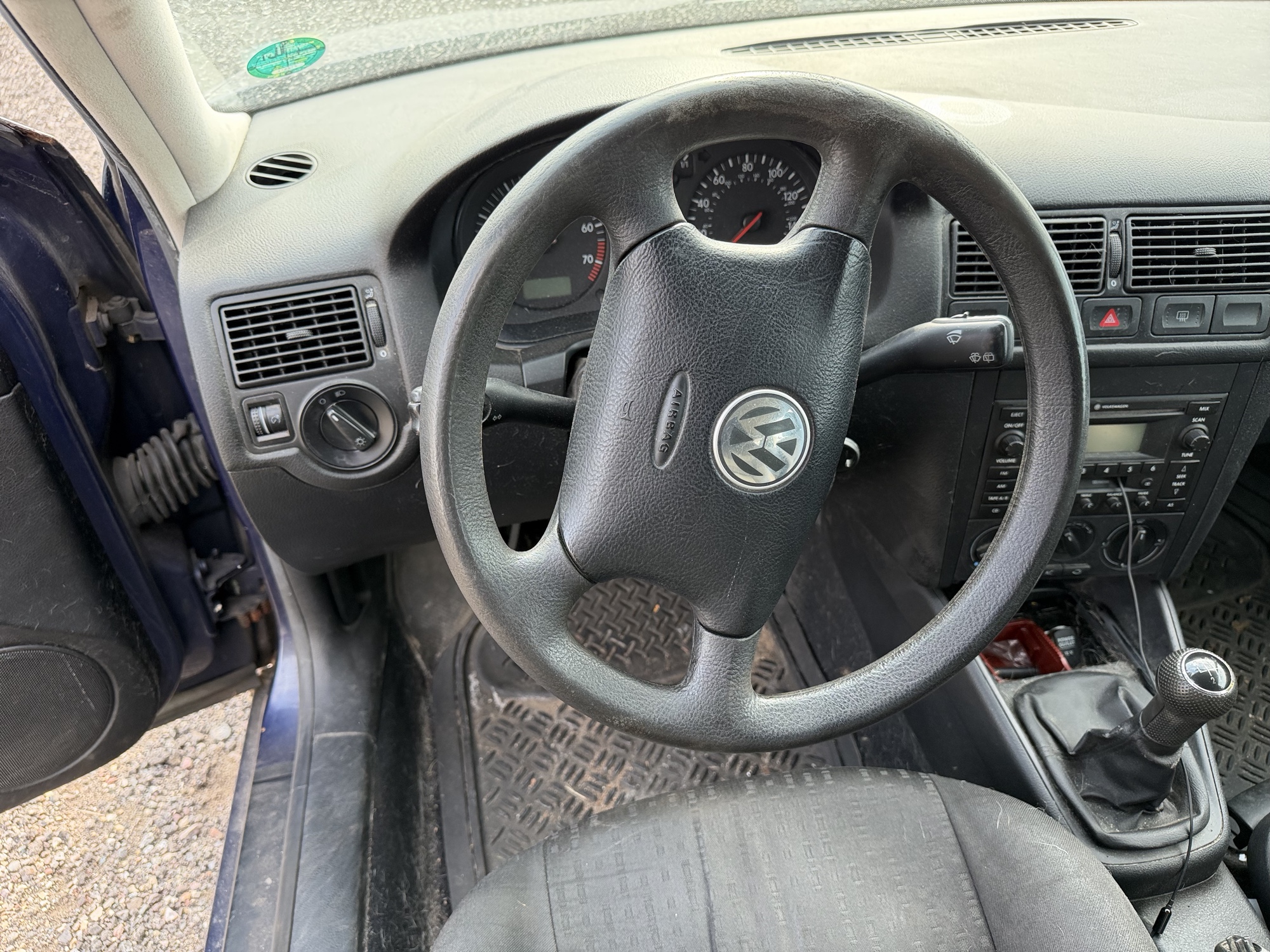 2004 volkswagen golf gl-2.0 with 222387 miles for sale near Elk River, Minnesota 106919_36_steering_wheel.jpg