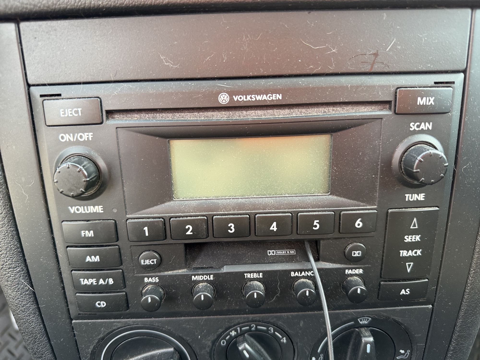 2004 volkswagen golf gl-2.0 with 222387 miles for sale near Elk River, Minnesota 106919_39_radio_closeup.jpg