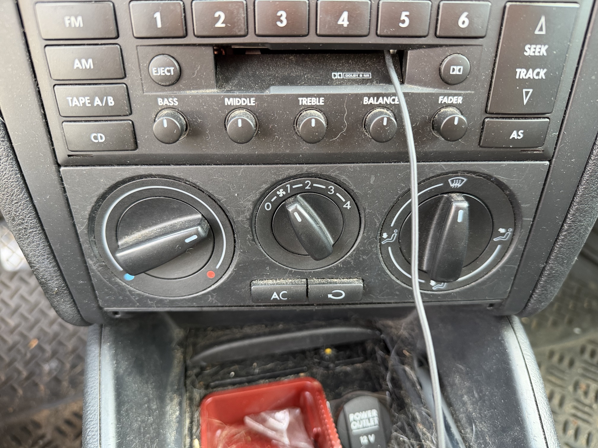 2004 volkswagen golf gl-2.0 with 222387 miles for sale near Elk River, Minnesota 106919_40_climate_control.jpg