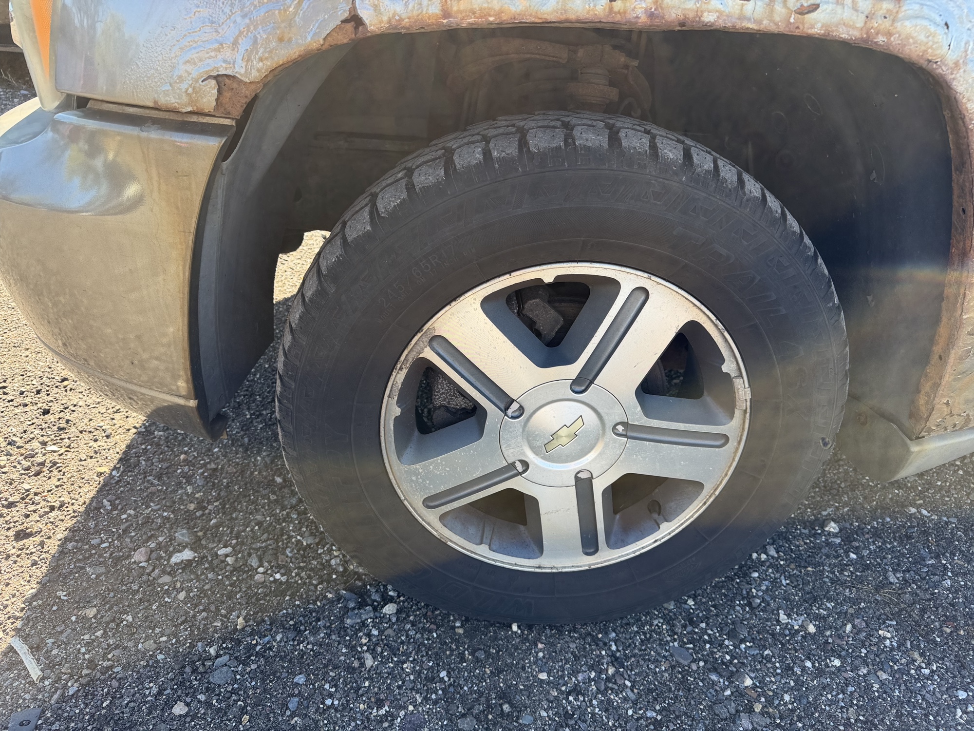 2005 chevrolet trailblazer ls-4wd with 141688 miles for sale near Elk River, Minnesota 106920_12_drv_front_wheel.jpg