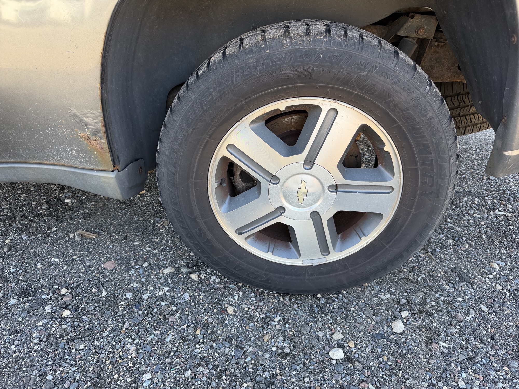 2005 chevrolet trailblazer ls-4wd with 141688 miles for sale near Elk River, Minnesota 106920_13_rear_drv_wheel.jpg