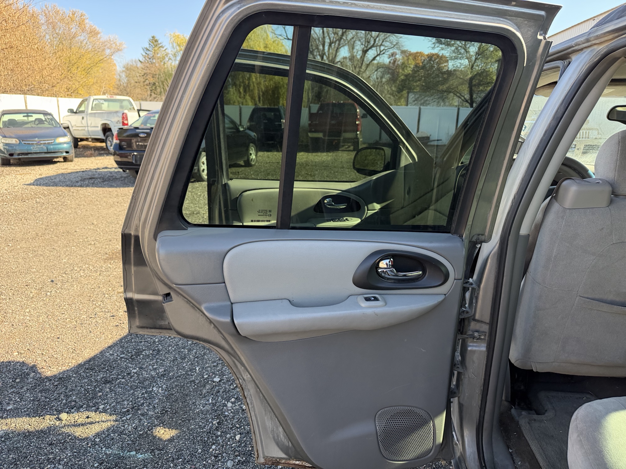 2005 chevrolet trailblazer ls-4wd with 141688 miles for sale near Elk River, Minnesota 106920_25_drv_rear_door_panel.jpg