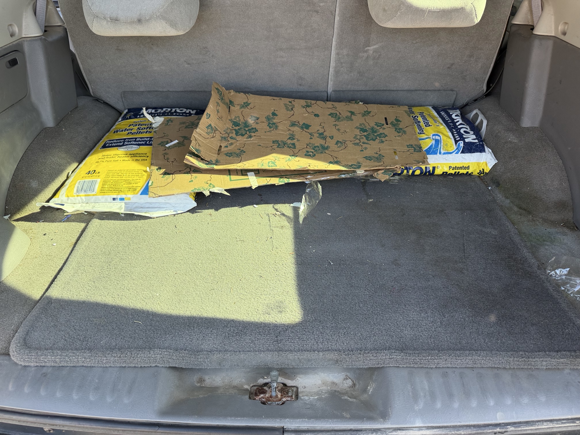 2005 chevrolet trailblazer ls-4wd with 141688 miles for sale near Elk River, Minnesota 106920_26_trunk.jpg