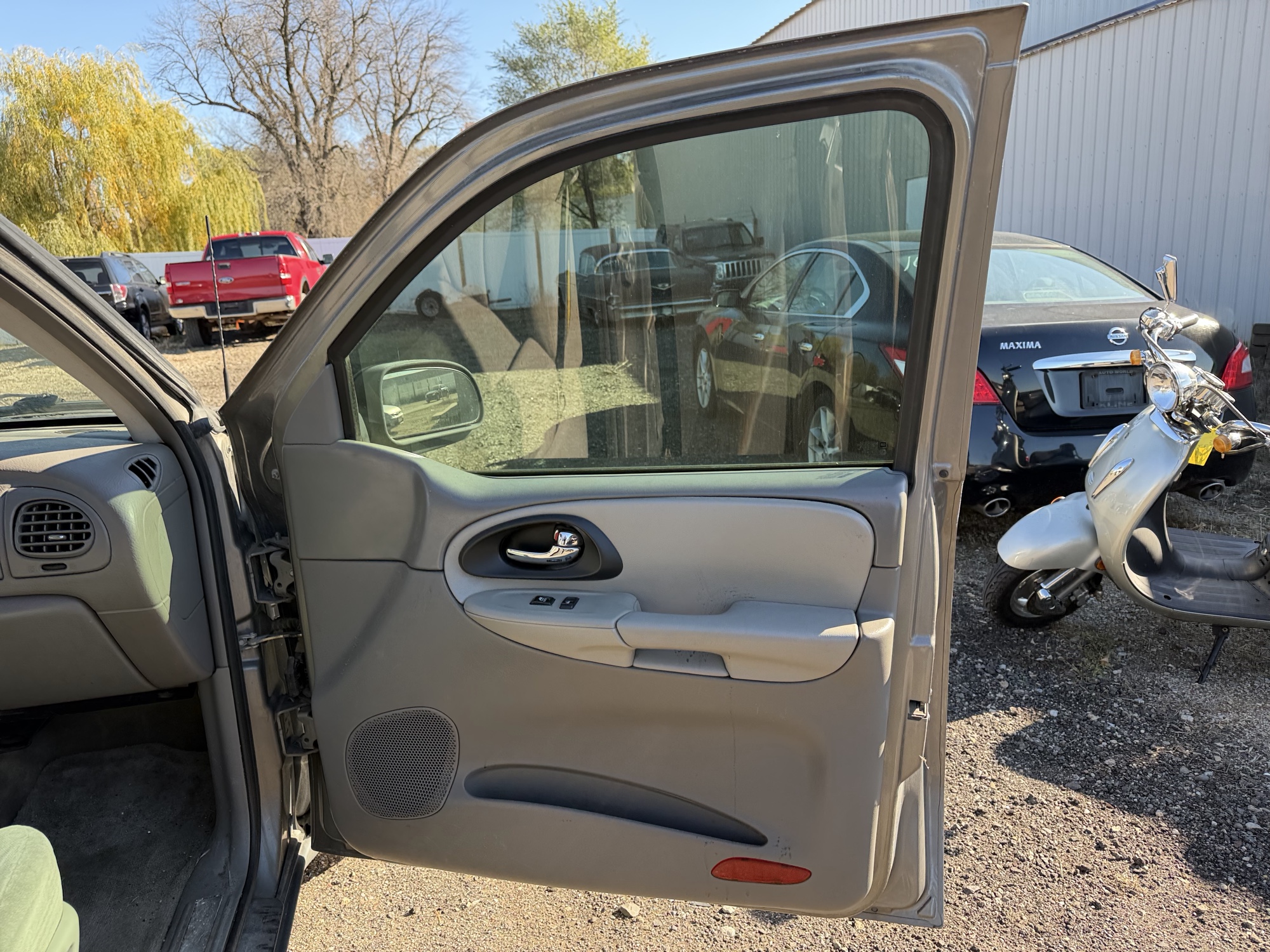 2005 chevrolet trailblazer ls-4wd with 141688 miles for sale near Elk River, Minnesota 106920_32_passenger_door_panel.jpg
