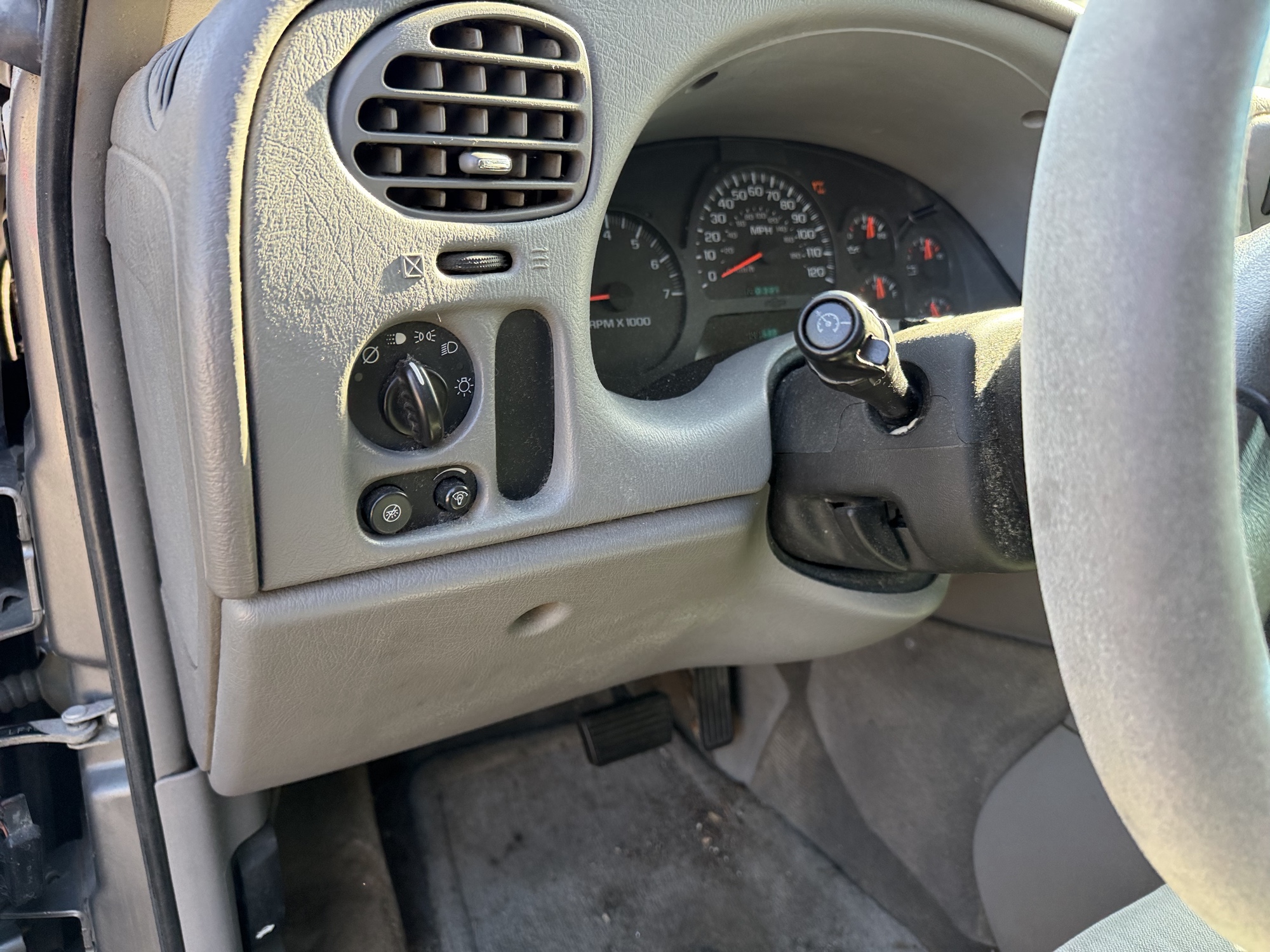 2005 chevrolet trailblazer ls-4wd with 141688 miles for sale near Elk River, Minnesota 106920_37_left_of_steering_wheel.jpg