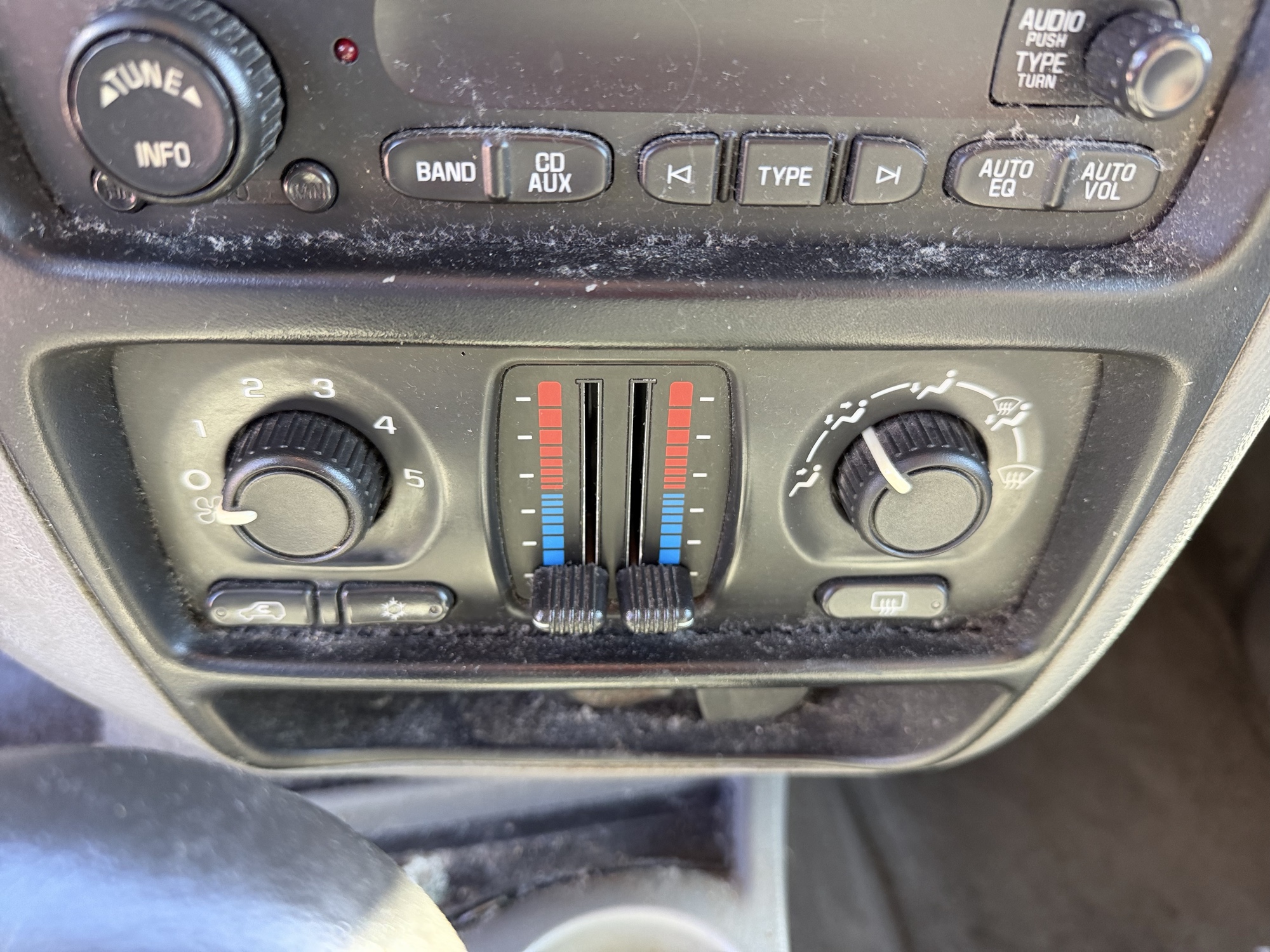 2005 chevrolet trailblazer ls-4wd with 141688 miles for sale near Elk River, Minnesota 106920_40_climate_control.jpg