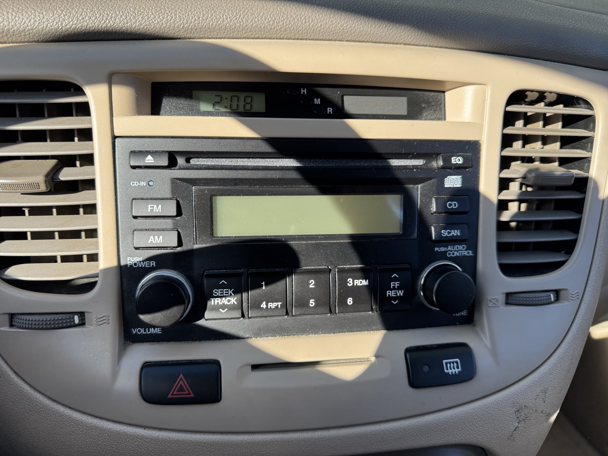 2006 kia rio base with 41470 miles for sale near Elk River, Minnesota 106921_39_radio_closeup.jpg