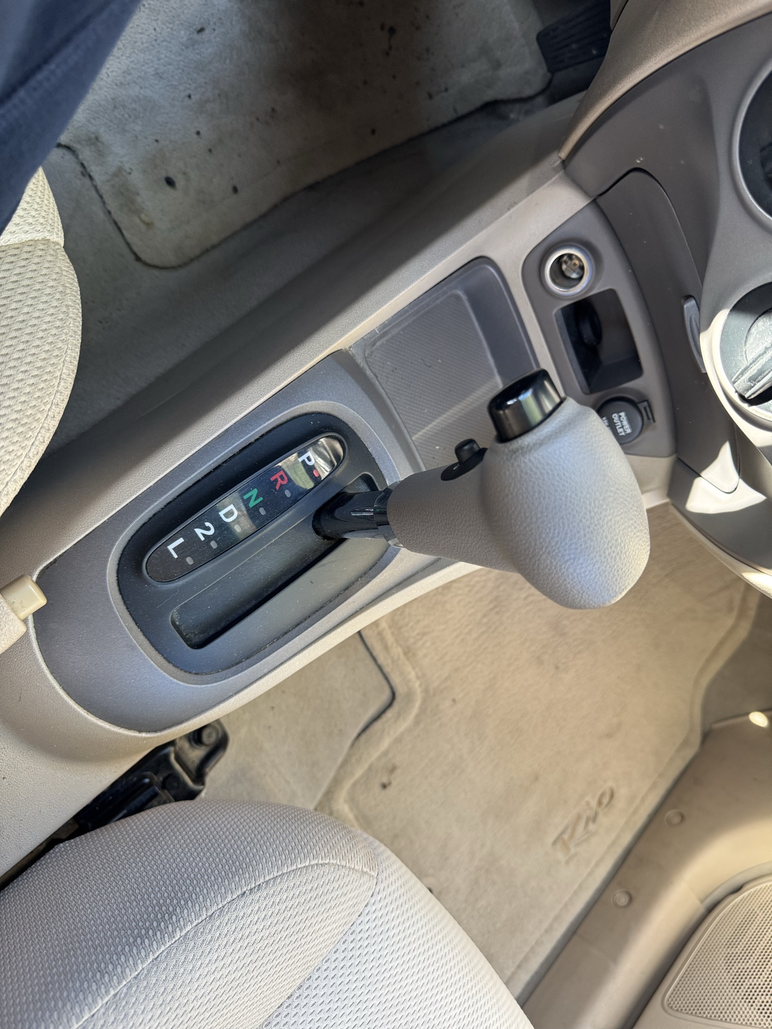 2006 kia rio base with 41470 miles for sale near Elk River, Minnesota 106921_41_shifter.jpg