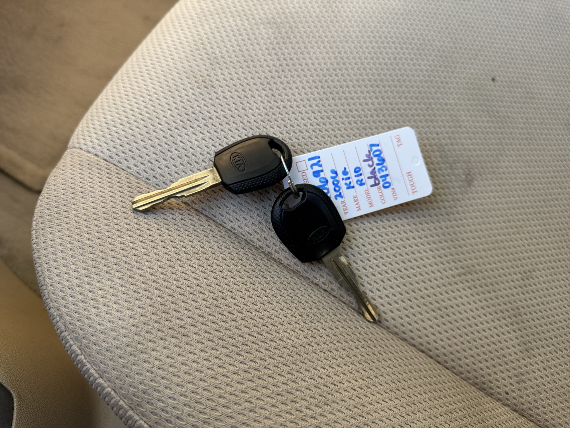 2006 kia rio base with 41470 miles for sale near Elk River, Minnesota 106921_51_keys.jpg