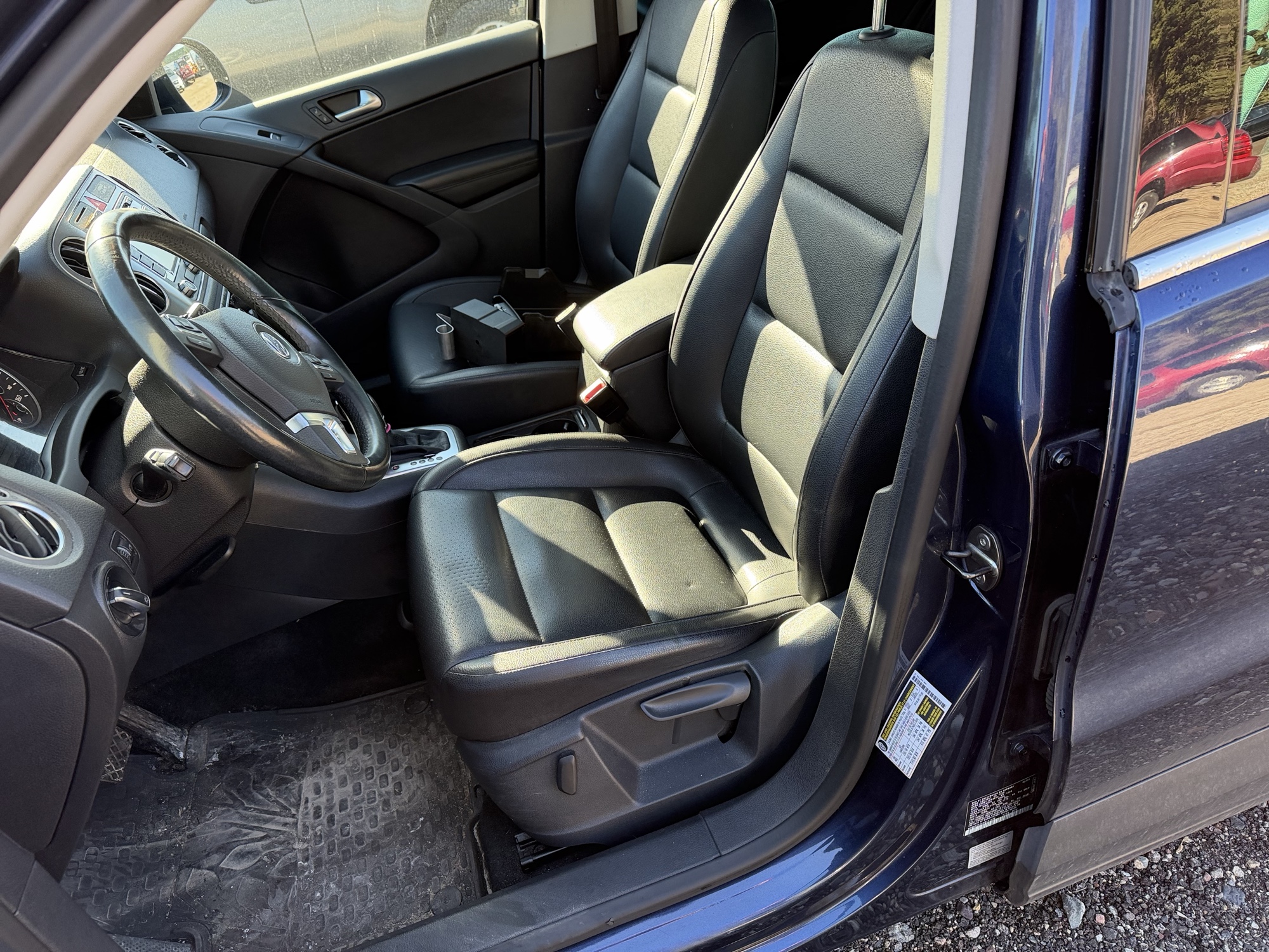 2011 volkswagen tiguan s-4motion with 116934 miles for sale near Elk River, Minnesota 106922_22_driver_seat.jpg