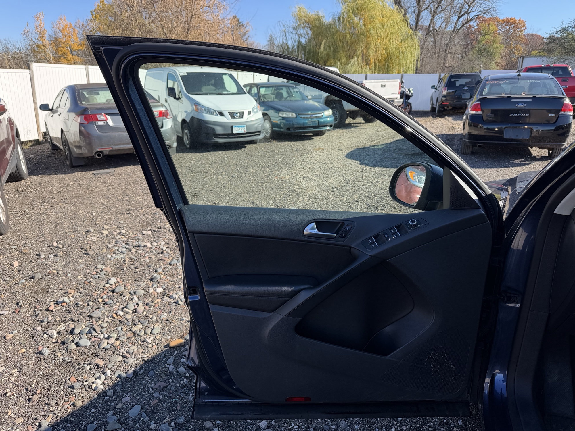 2011 volkswagen tiguan s-4motion with 116934 miles for sale near Elk River, Minnesota 106922_23_driver_door_panel.jpg