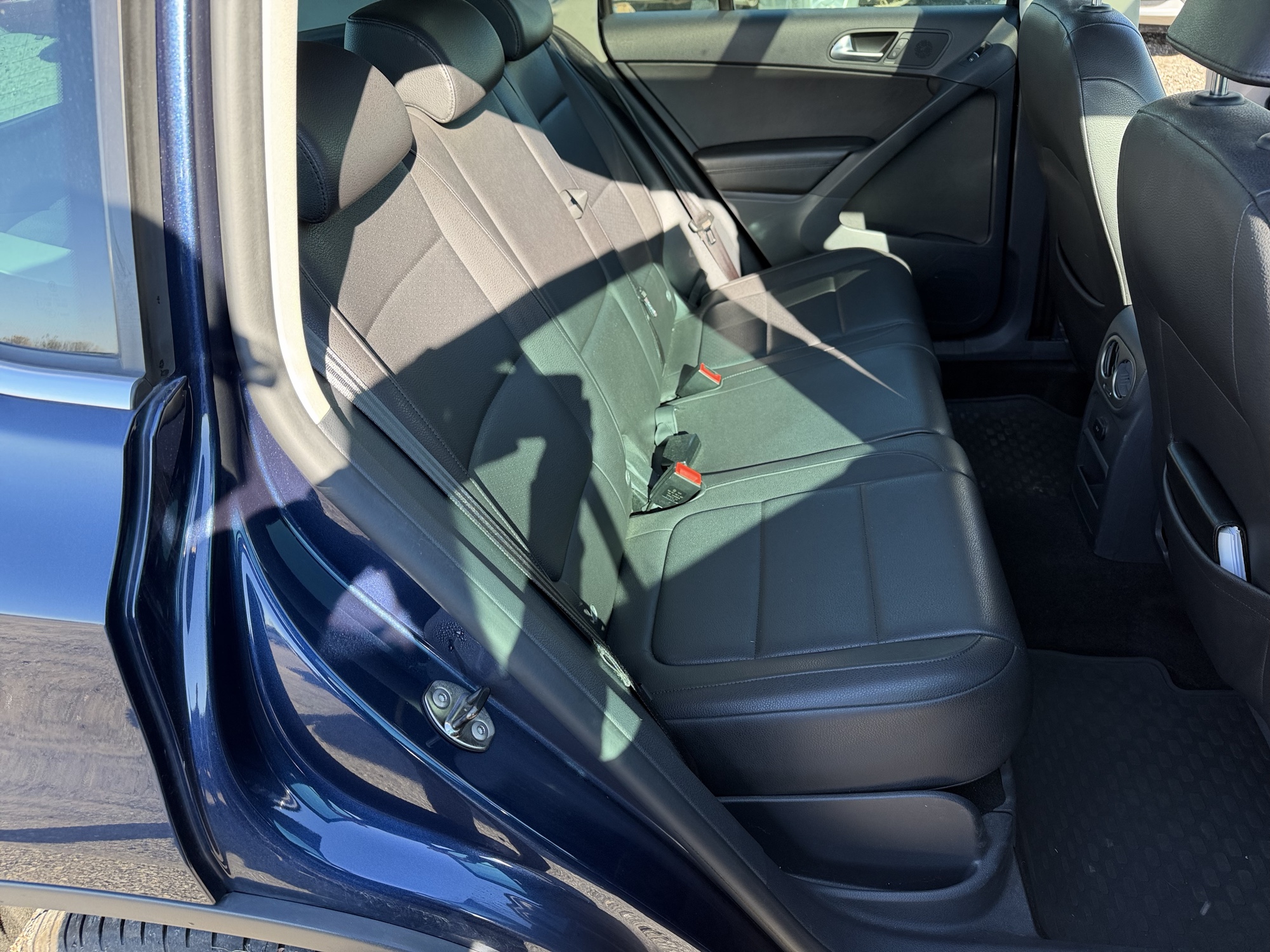 2011 volkswagen tiguan s-4motion with 116934 miles for sale near Elk River, Minnesota 106922_28_pass_rear_seat.jpg