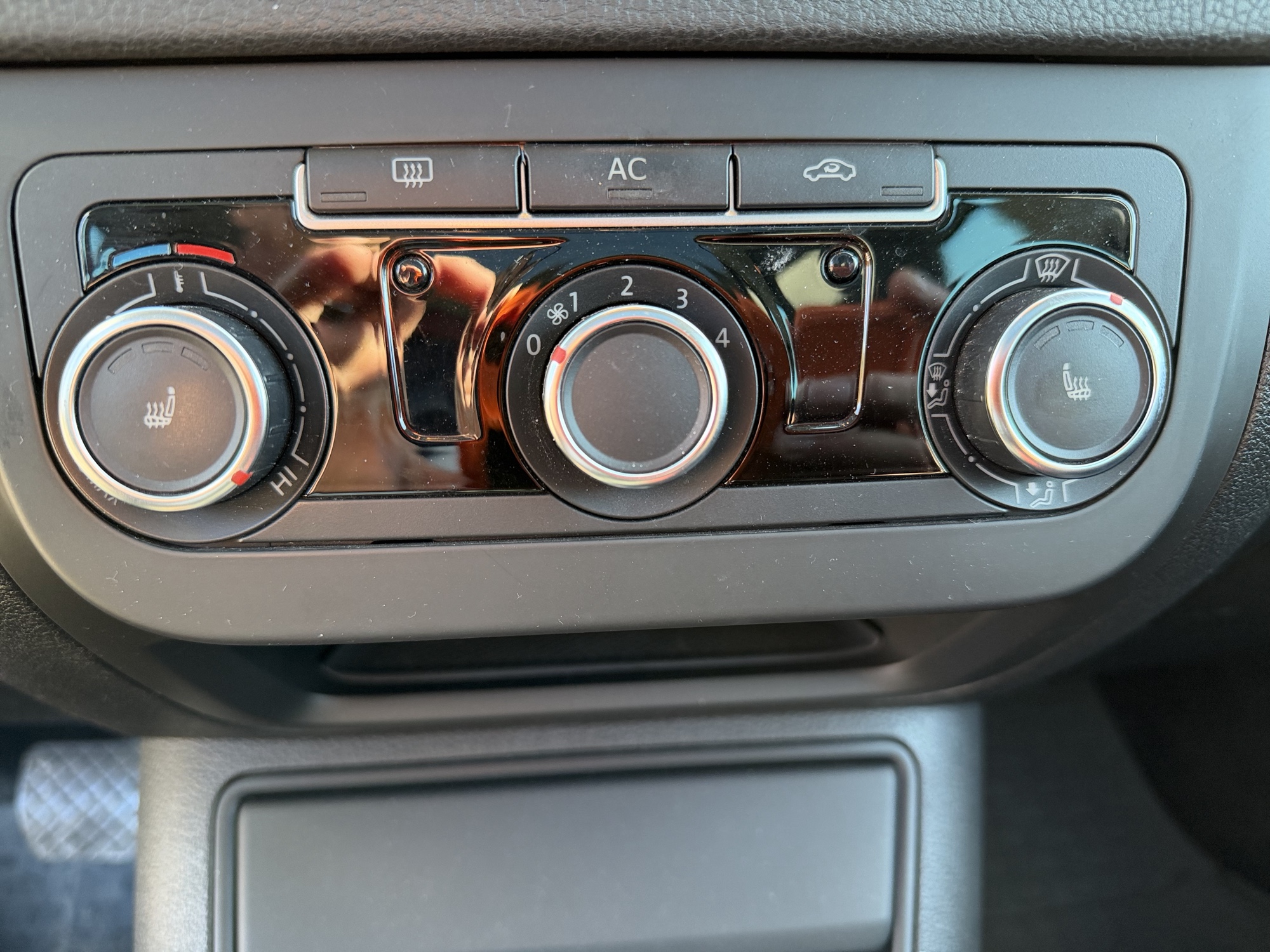 2011 volkswagen tiguan s-4motion with 116934 miles for sale near Elk River, Minnesota 106922_40_climate_control.jpg