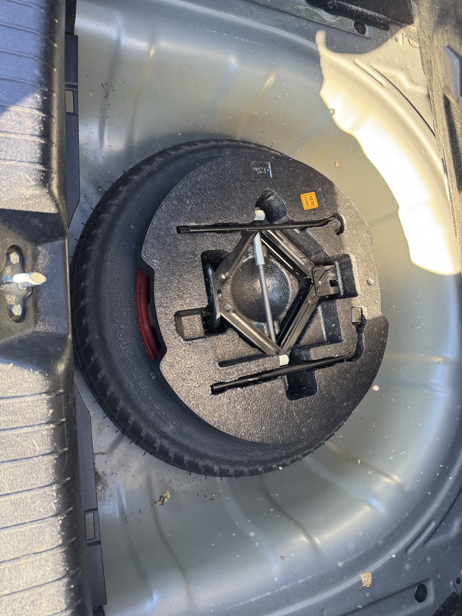 2010 hyundai elantra se with 156272 miles for sale near Elk River, Minnesota 106924_27_spare_tire.jpg