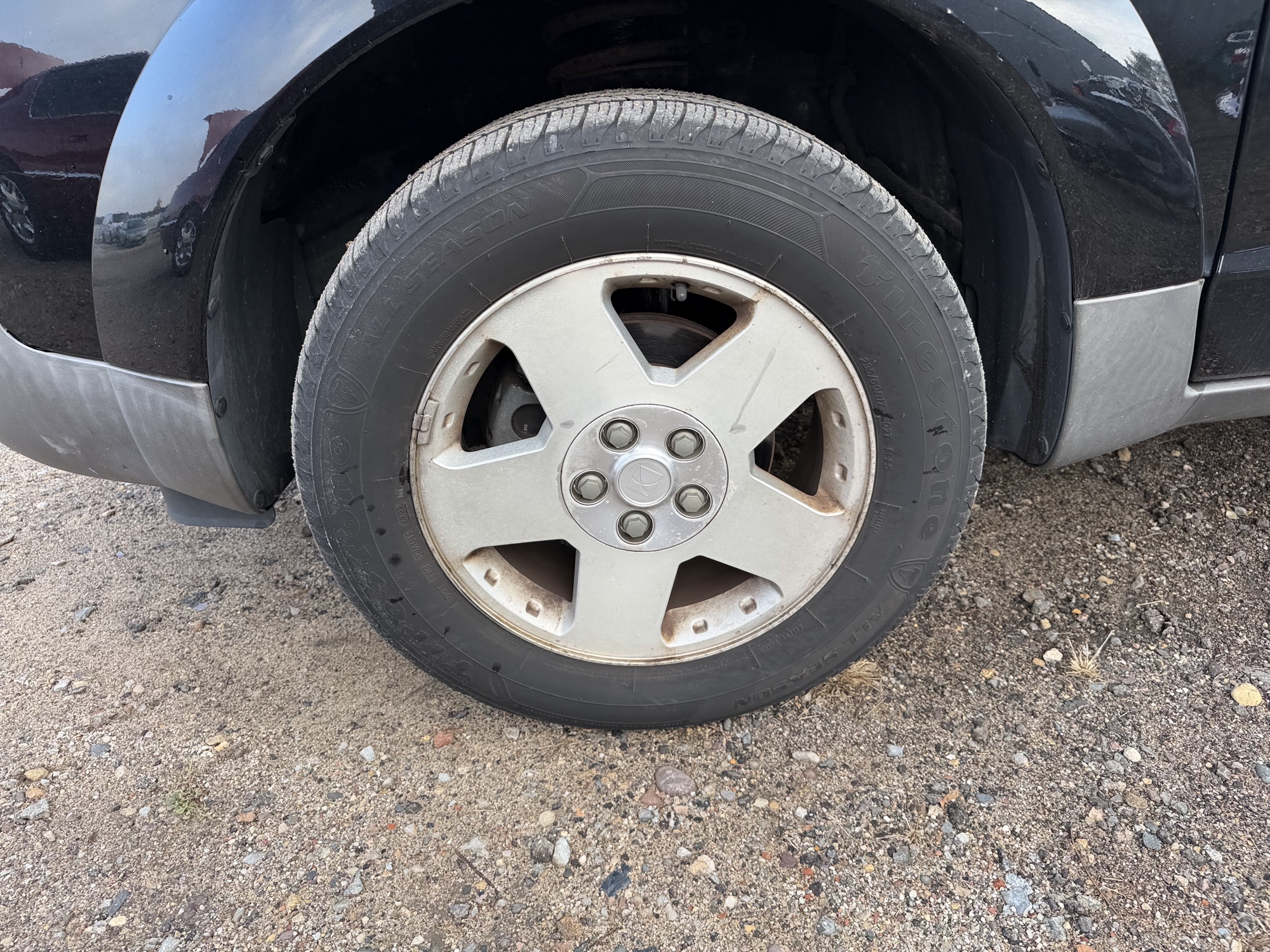 2004 saturn vue awd-v6 with 217755 miles for sale near Elk River, Minnesota 106927_12_drv_front_wheel.jpg