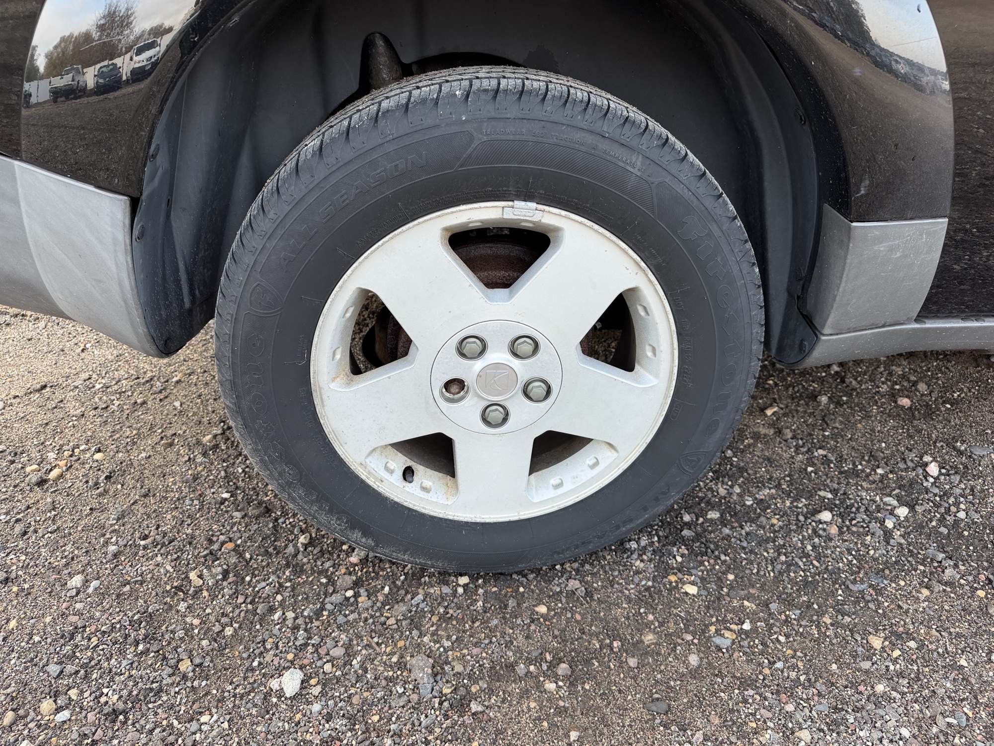 2004 saturn vue awd-v6 with 217755 miles for sale near Elk River, Minnesota 106927_14_rear_pass_wheel.jpg