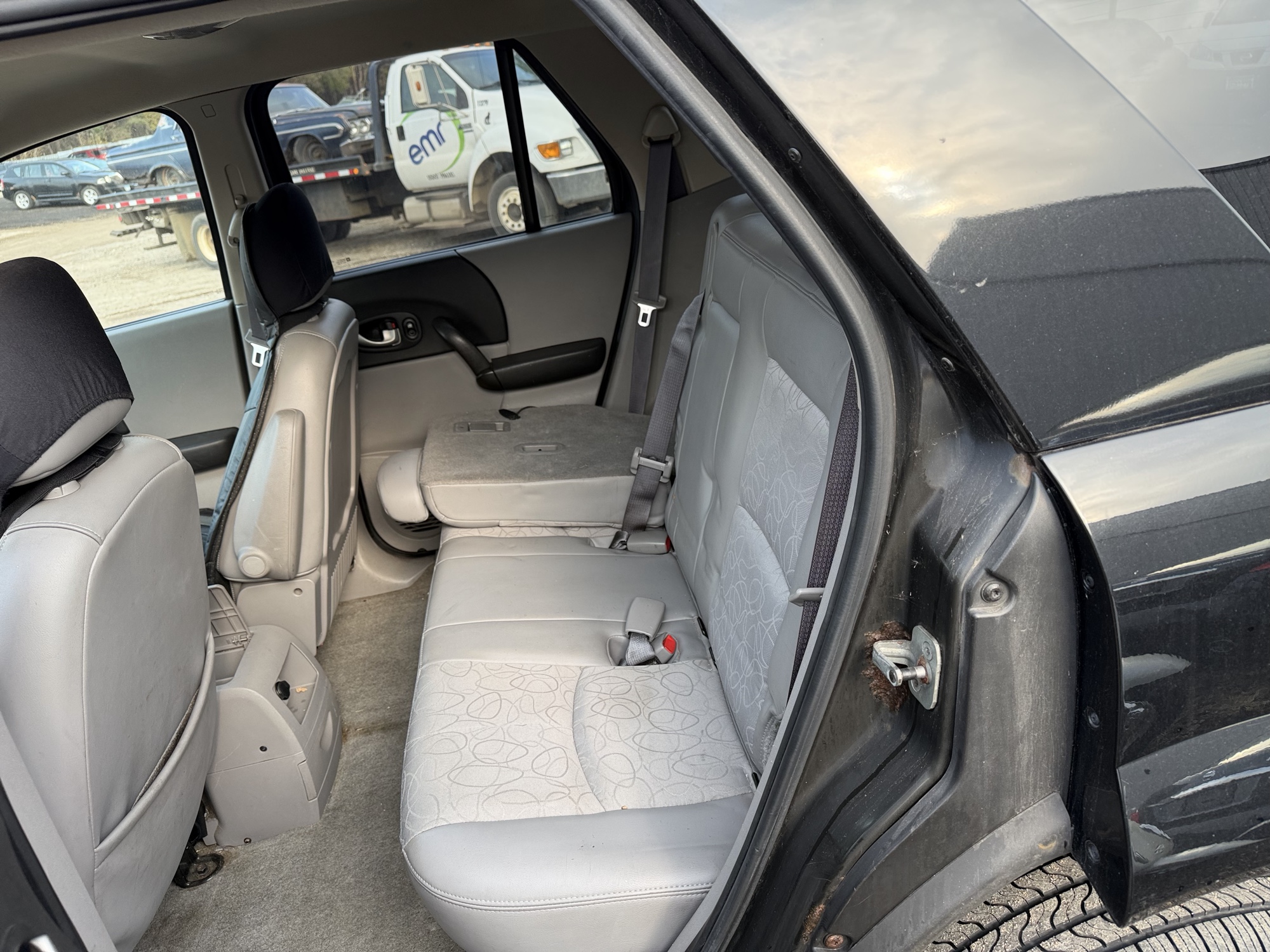 2004 saturn vue awd-v6 with 217755 miles for sale near Elk River, Minnesota 106927_24_drv_rear_seat.jpg
