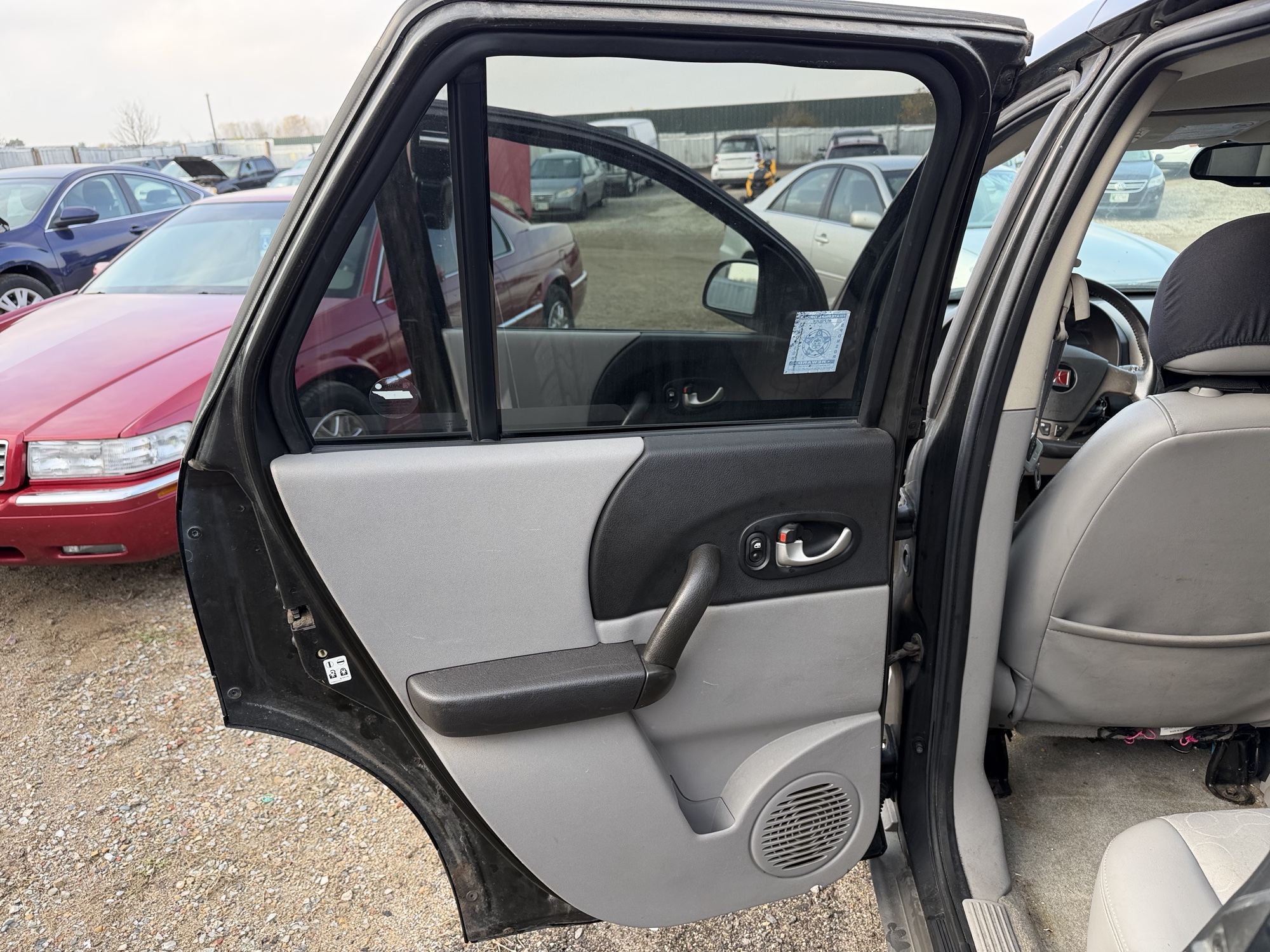 2004 saturn vue awd-v6 with 217755 miles for sale near Elk River, Minnesota 106927_25_drv_rear_door_panel.jpg