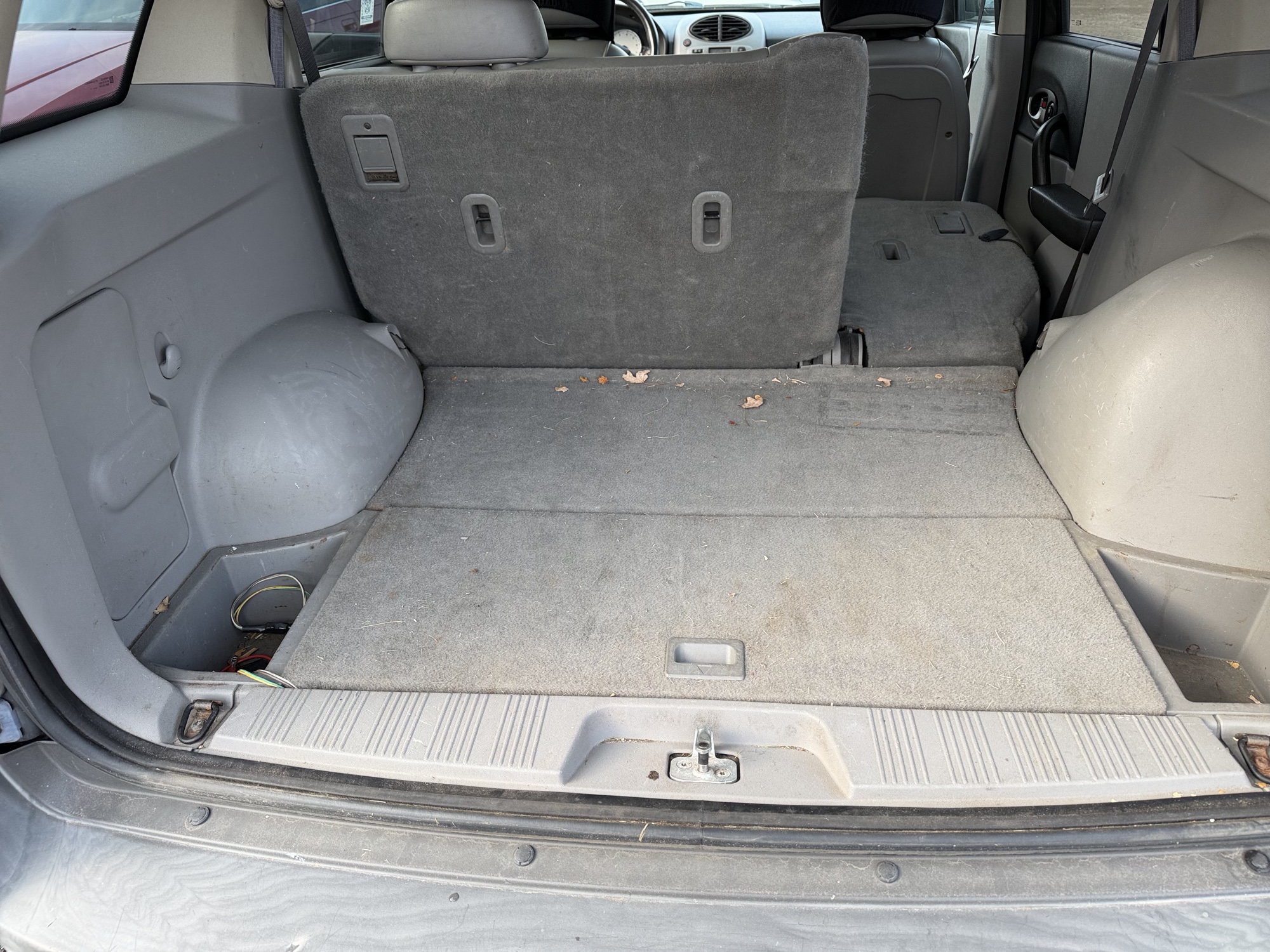 2004 saturn vue awd-v6 with 217755 miles for sale near Elk River, Minnesota 106927_26_trunk.jpg