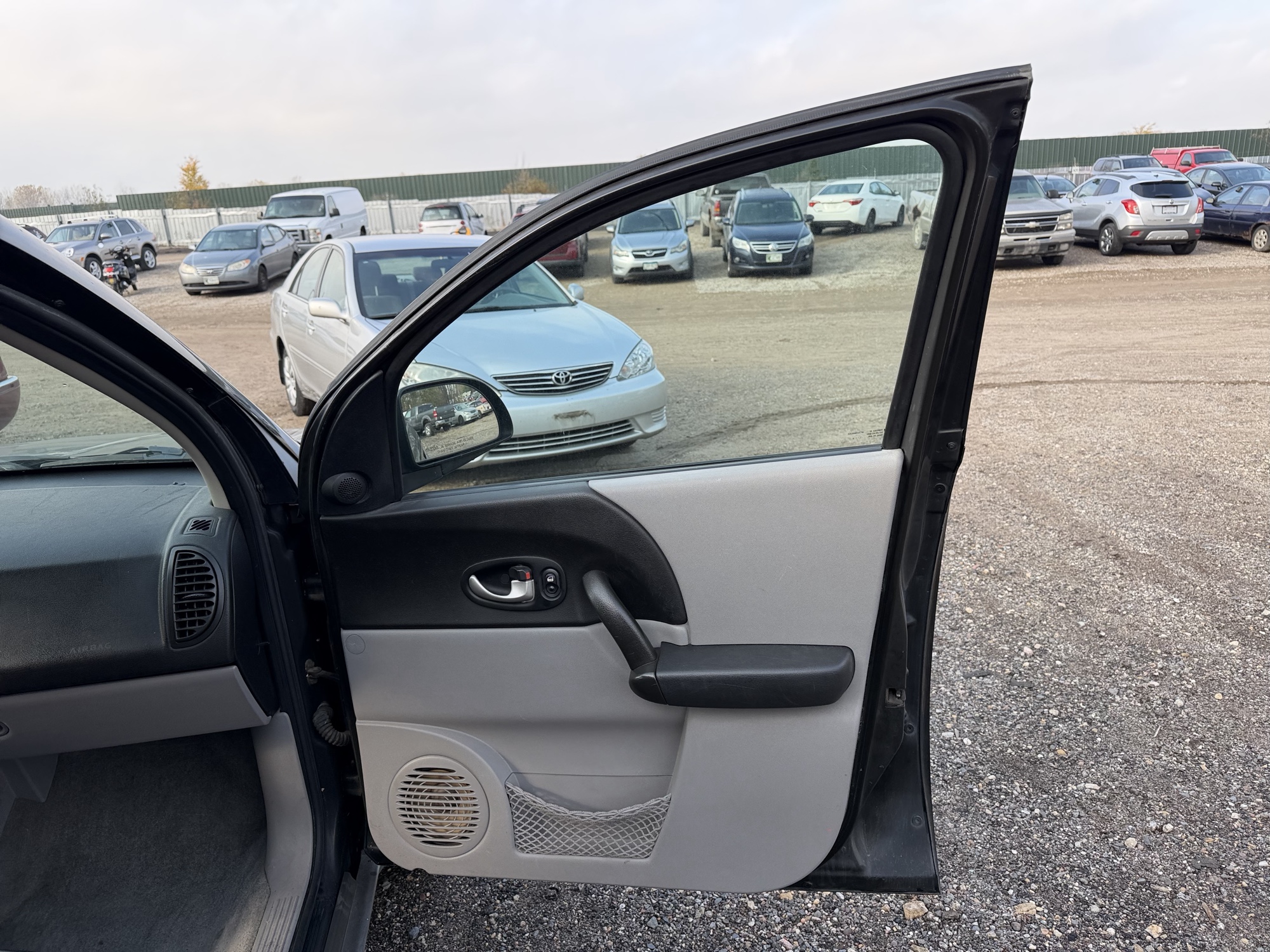 2004 saturn vue awd-v6 with 217755 miles for sale near Elk River, Minnesota 106927_32_passenger_door_panel.jpg