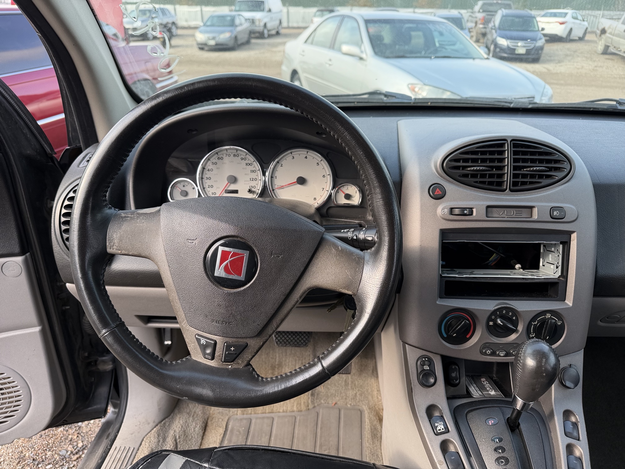 2004 saturn vue awd-v6 with 217755 miles for sale near Elk River, Minnesota 106927_33_dash_from_driver.jpg
